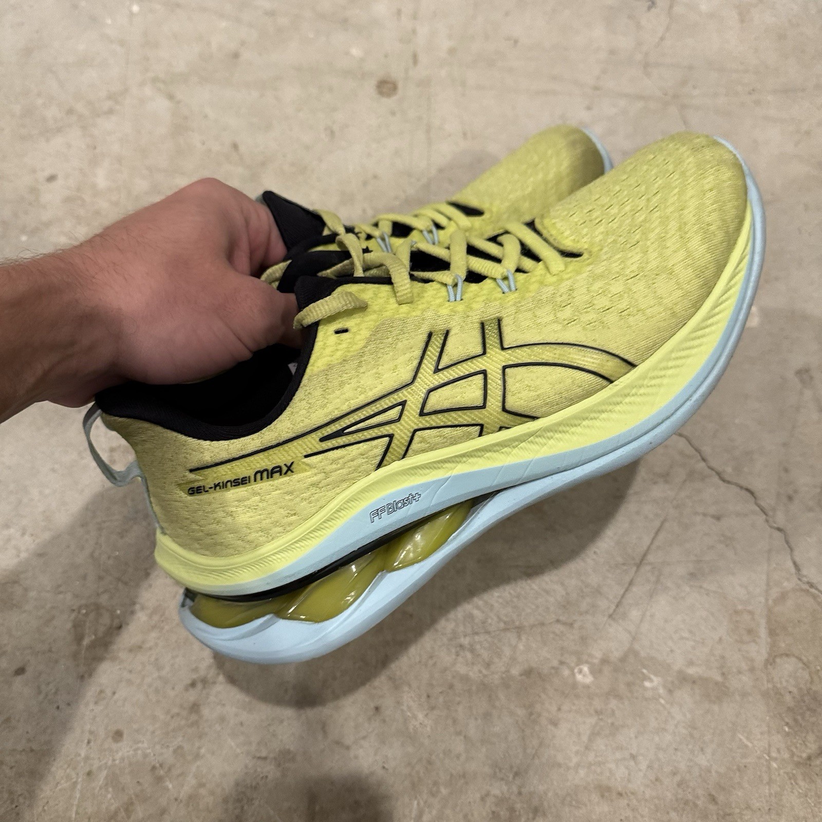 ASICS GEL-KINSEI MAX Womens Size 9 1012B512 Running Shoes Neon Yellow Green