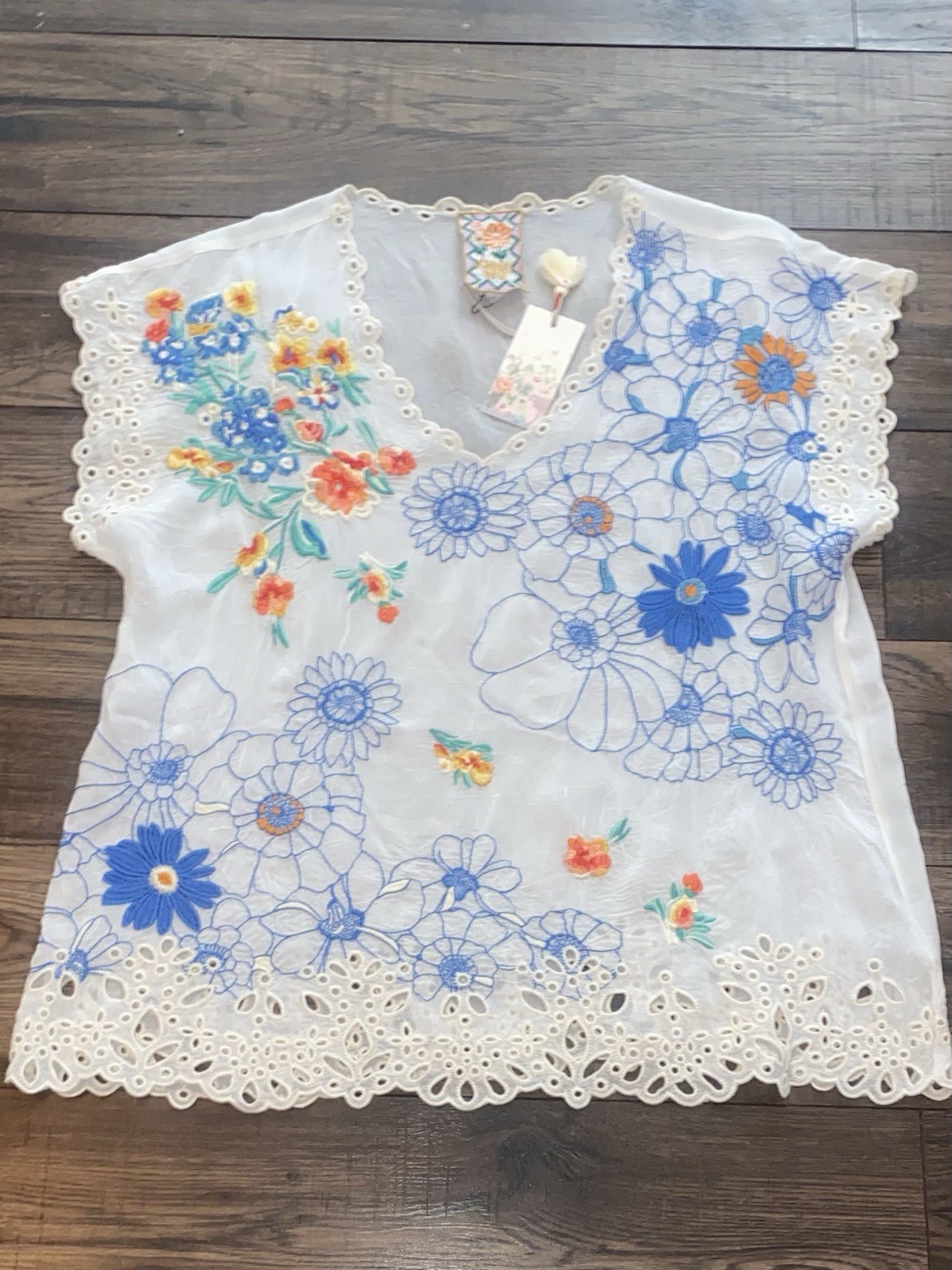 Johnny Was Women’s M White Sheer Floral Embroidered V-Neck Blouse read feedback