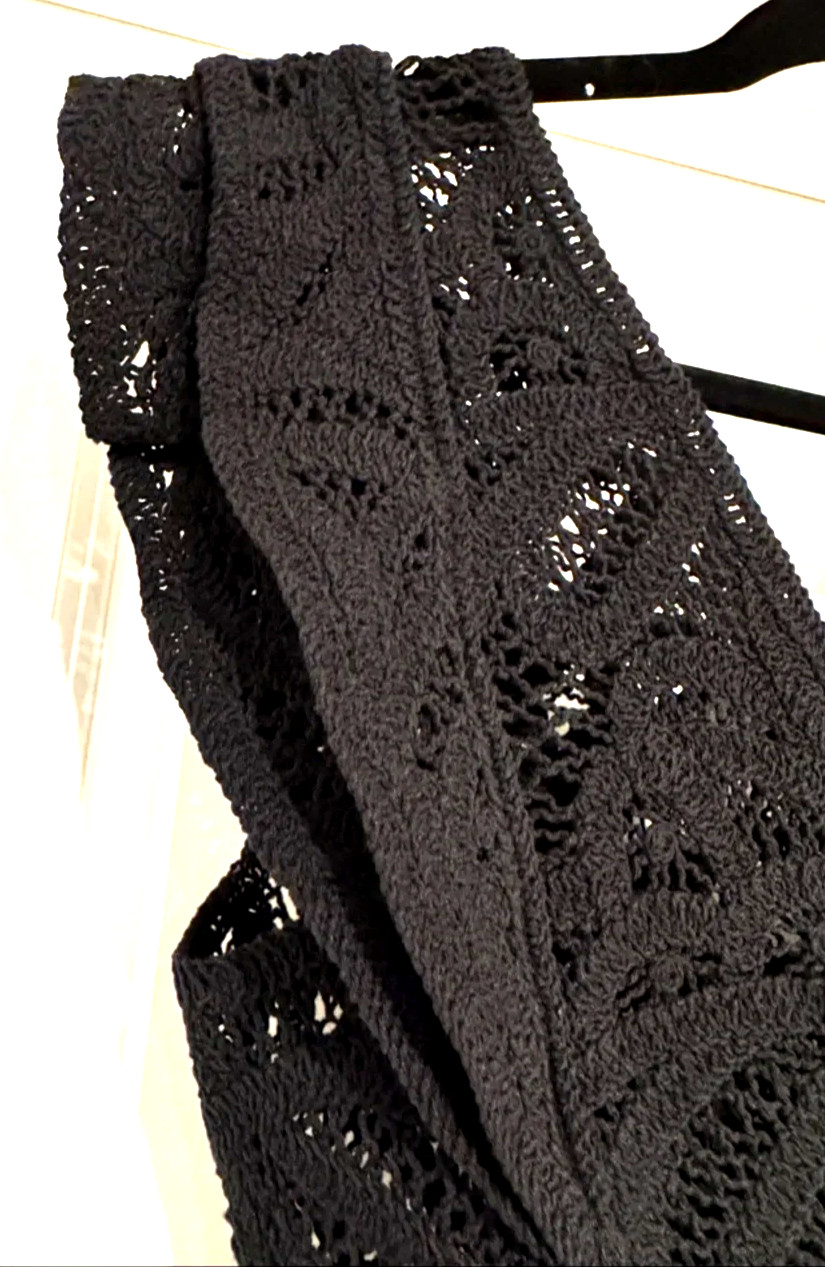 White House Black Market Black Crochet V-Neck Crop Top sz.LP $89 New