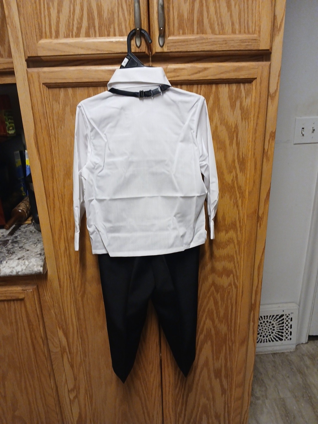 Mens Warehouse Toddler Tuxedo 5 Piece Set Size 3T-NWT