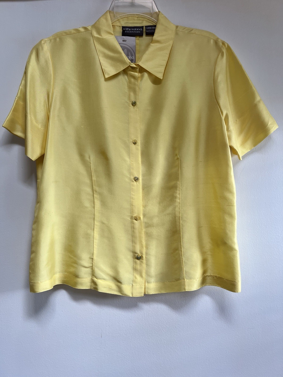 Kathy Ireland Essent Yelow Silk Short Sleeve Buttonup Shirt Blouse Deadstock NWT