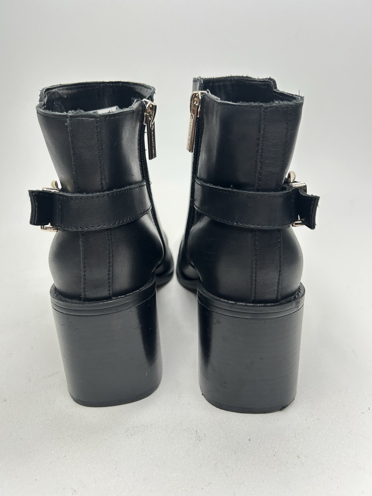 VINCE CAMUTO Sameena Ankle Bootie sz 7.5M Black Leather Buckle Accent