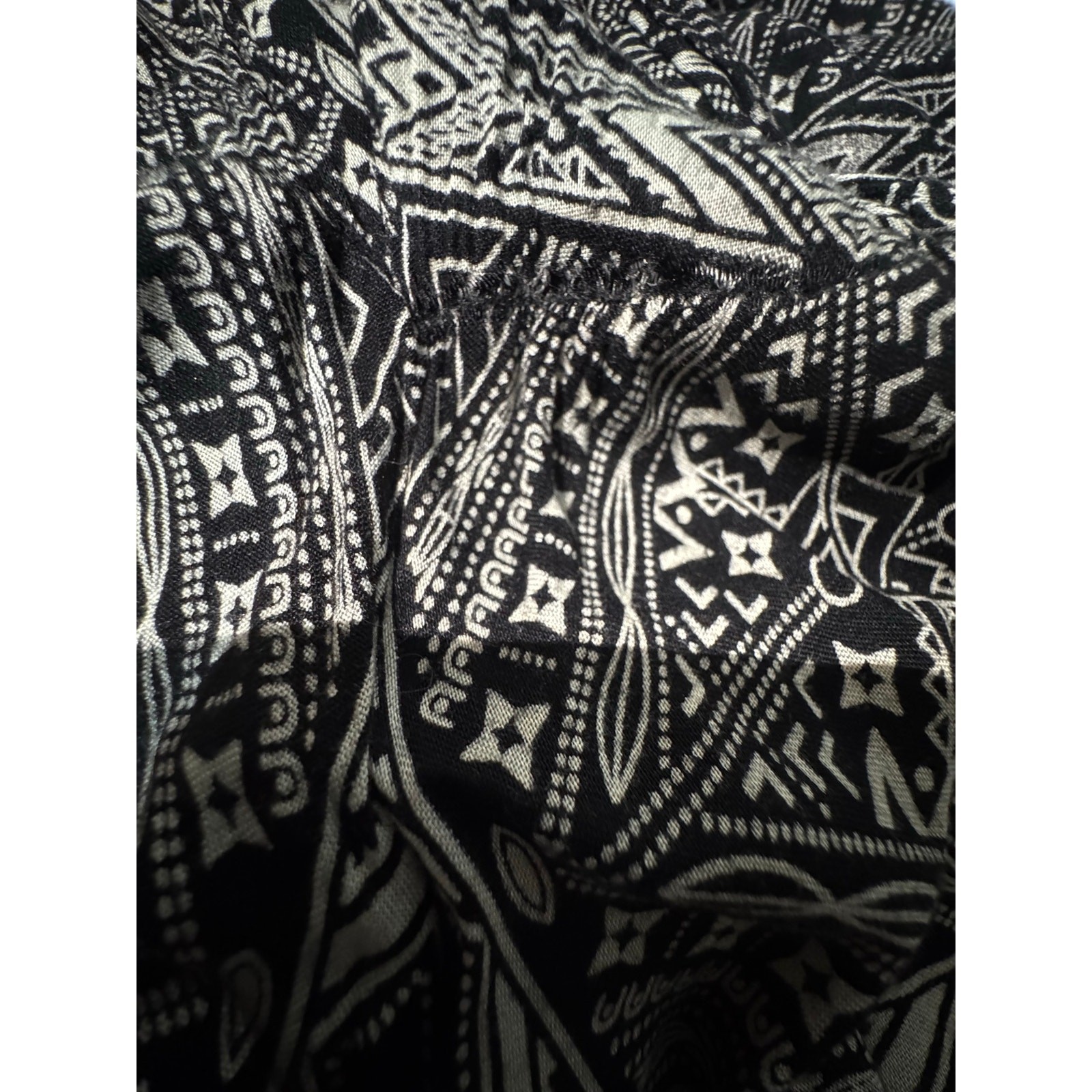 KAVU Womens Large Geometric Tribal Print Smocked Elastic Waist Lounge Shorts B&W