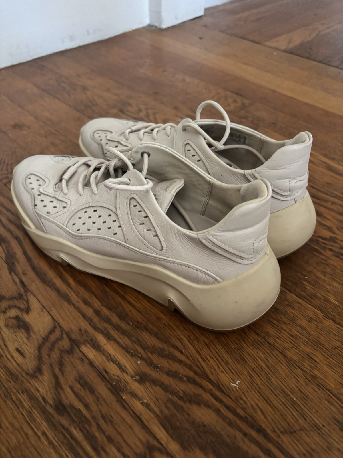 Ecco Chunky Sneaker Cream Leather 10 US W