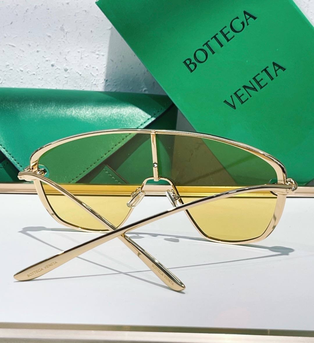 Bottega Veneta BV1515S Gold Yellow Shield Sunglasses 99-1-145