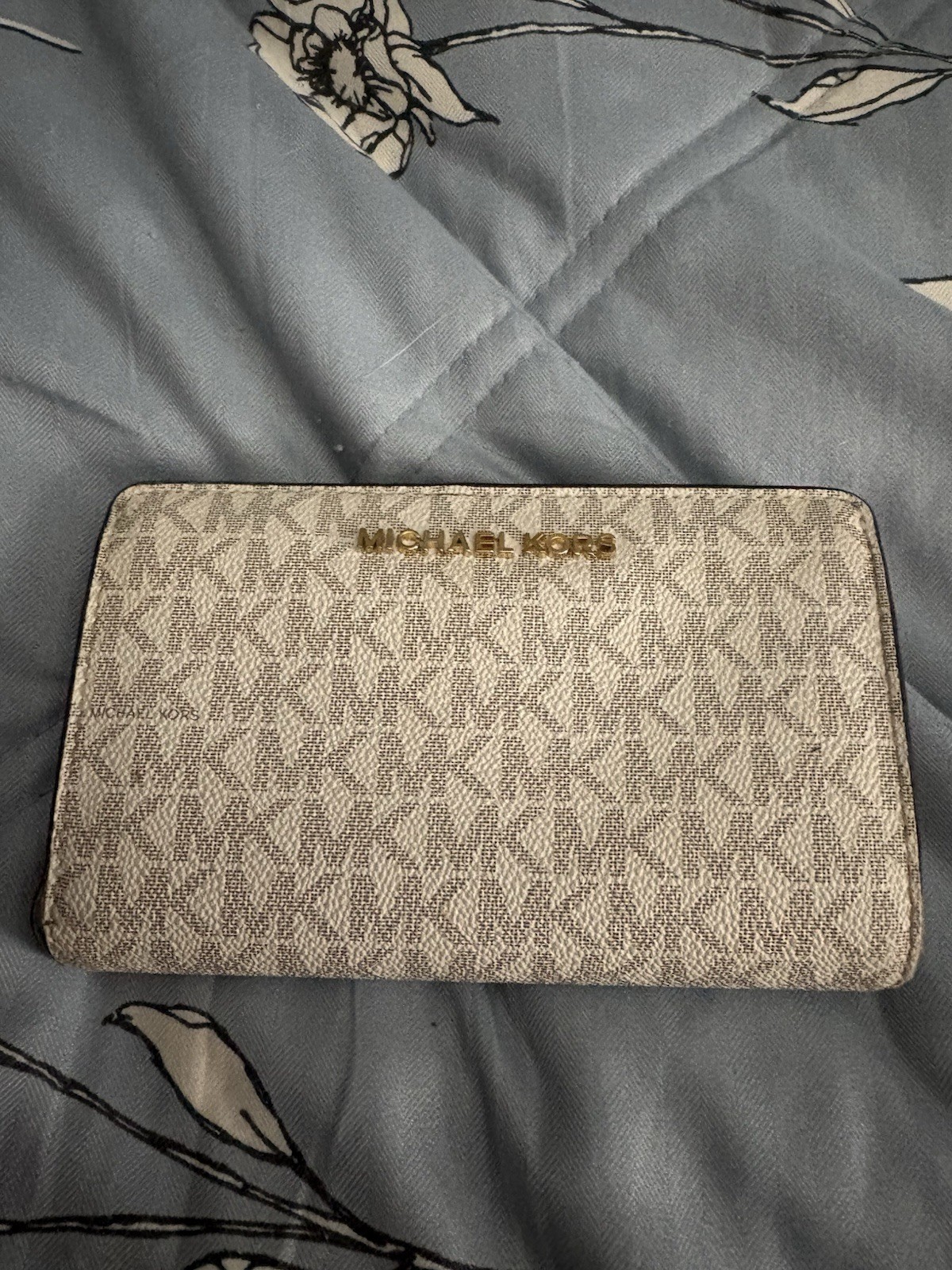 Michael Kors Jet Set Travel Large Flat Multifunction Phone Case – Vanilla