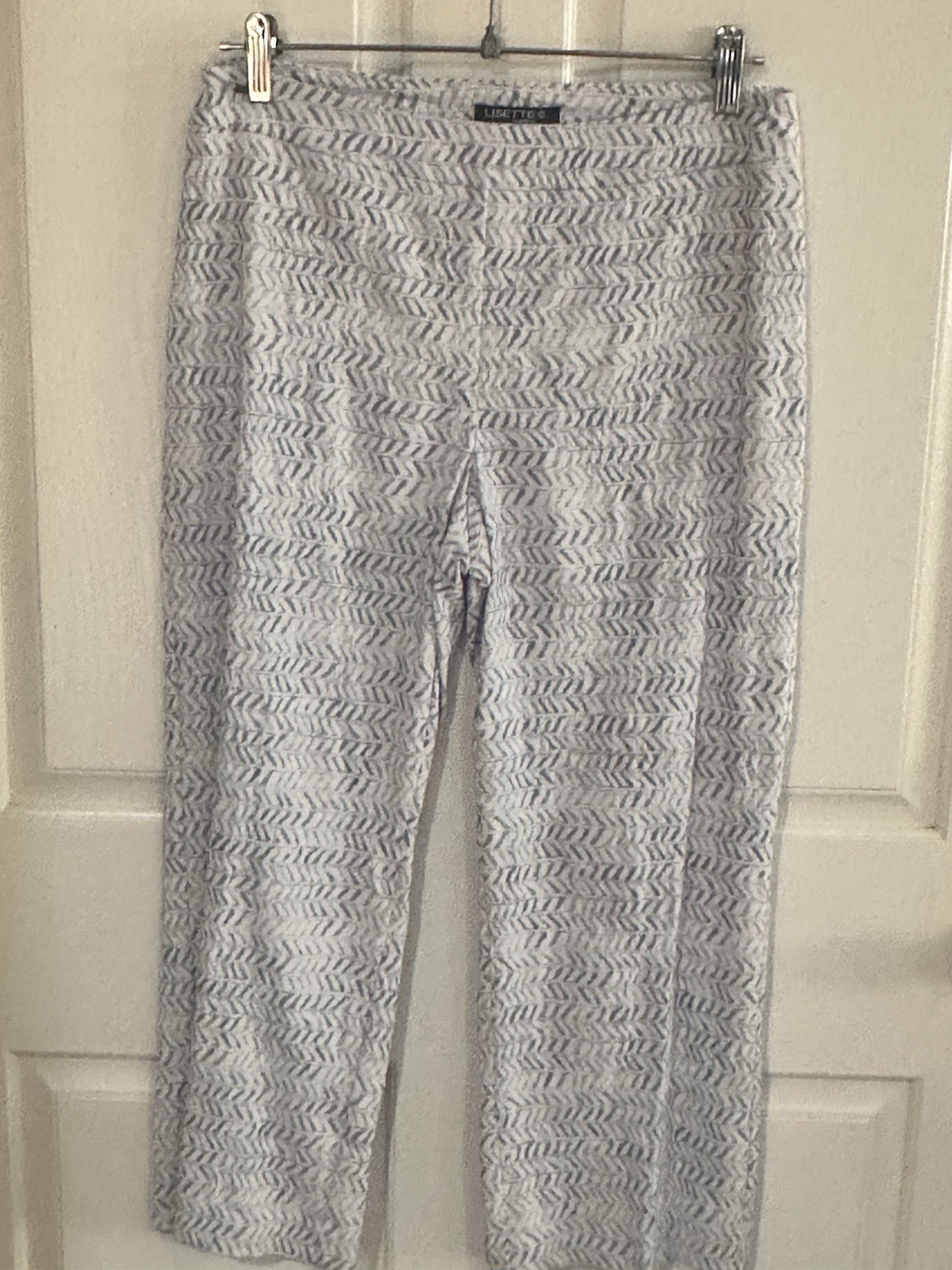 LISSETTE L Women’s Chevron Blue/White Ankle Pants Flat Front Pull On Size 8