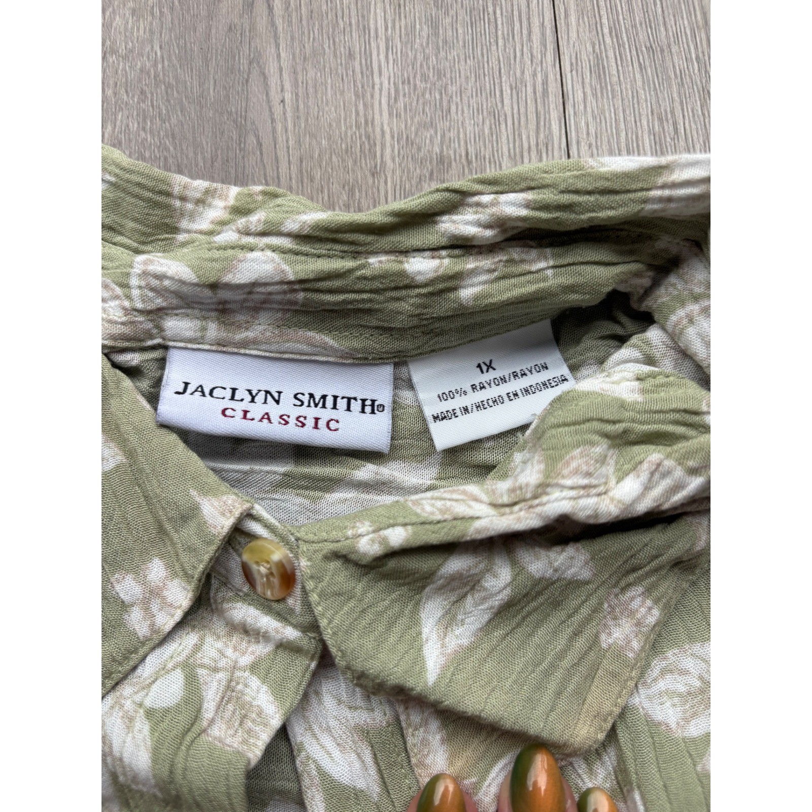 Jaclyn Smith Classic Green Floral Rayon Button Down Shirt Womens 1X Short Sleeve
