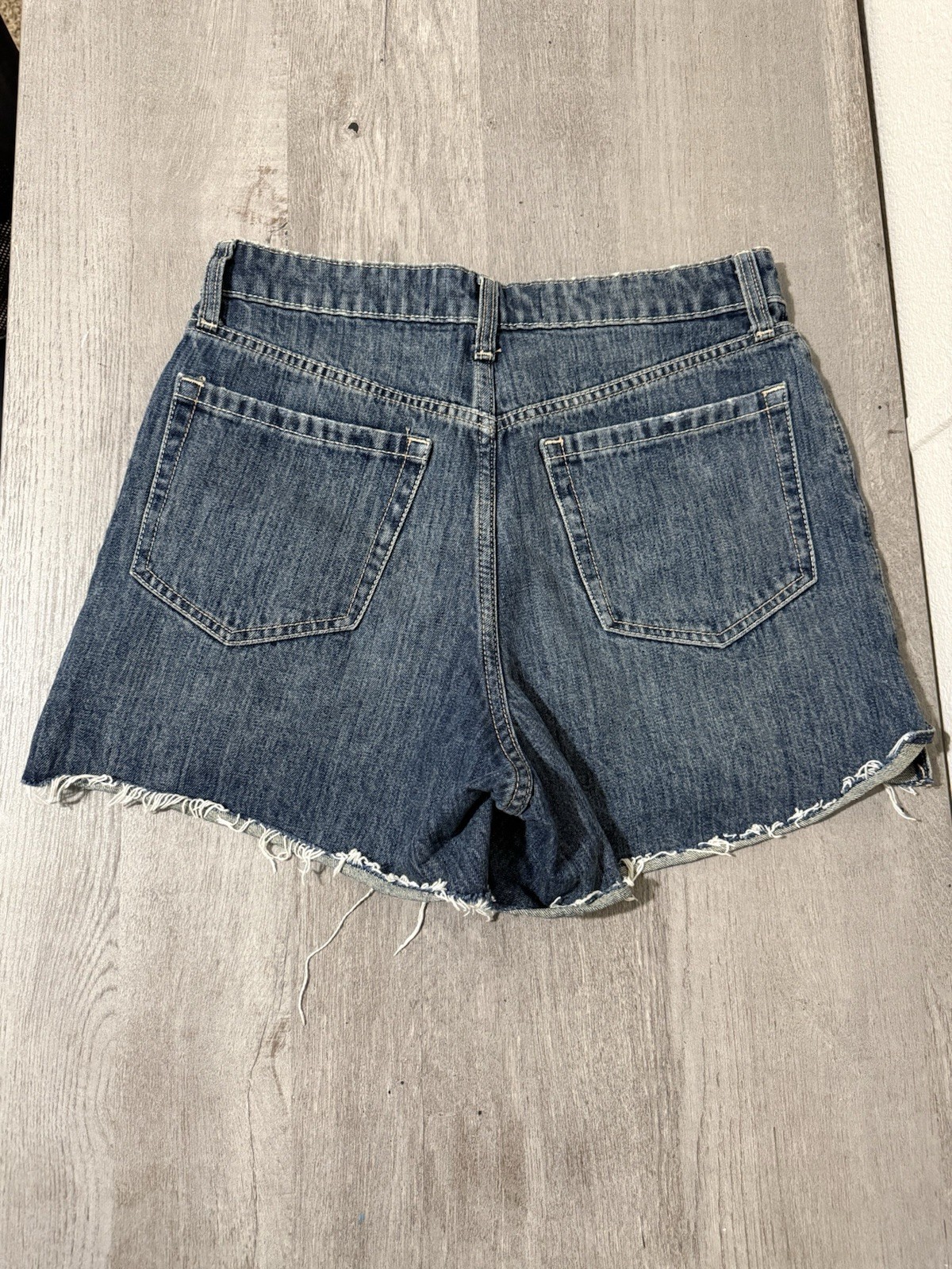 Hollister Curvy High-Rise Relaxed Cut Off Denim Shorts Blue Medium Wash W29