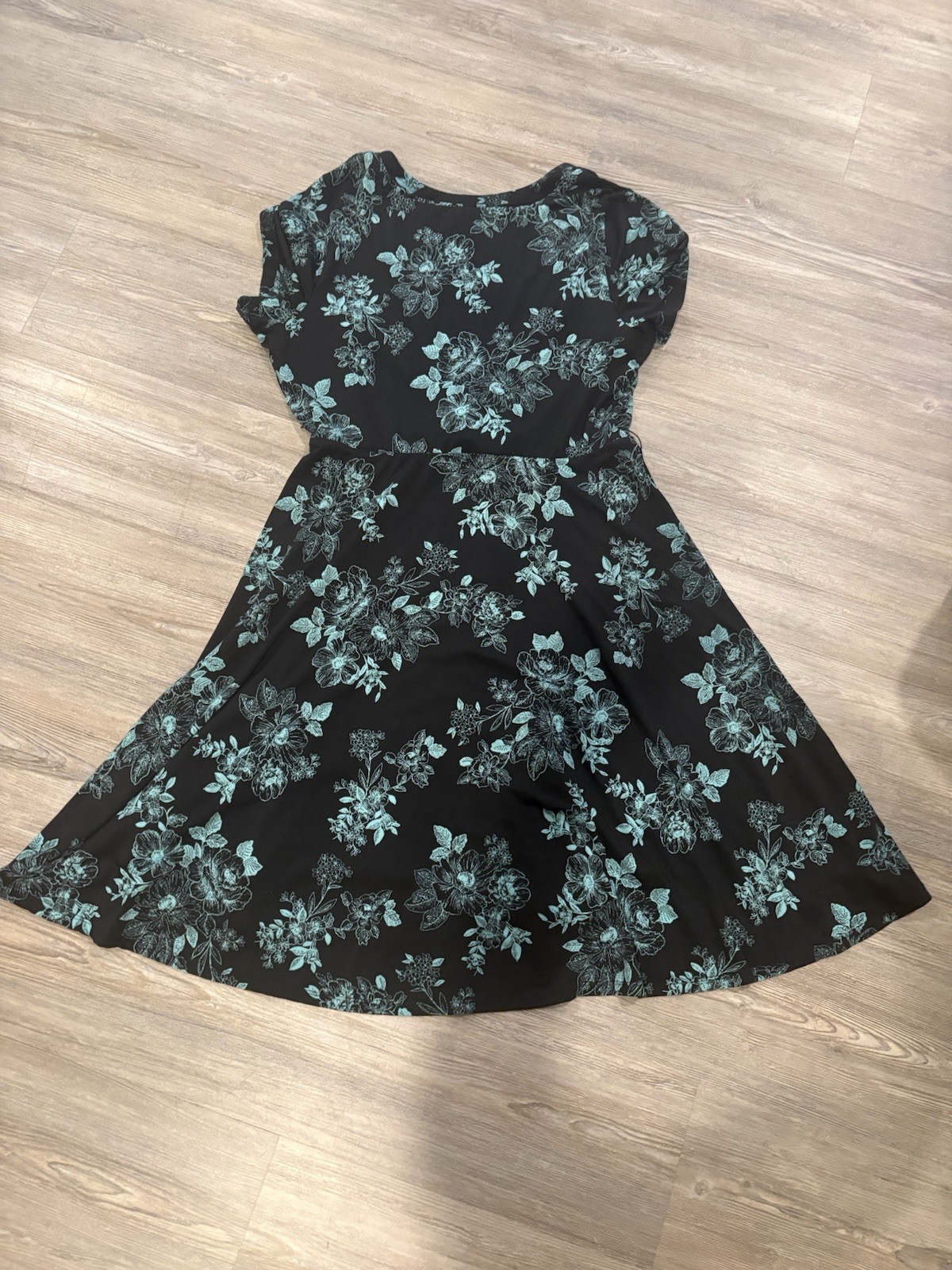 Torrid 1 Black Blue Floral Chiffon Ruched V-Neck Fit & Flare Knee Dress