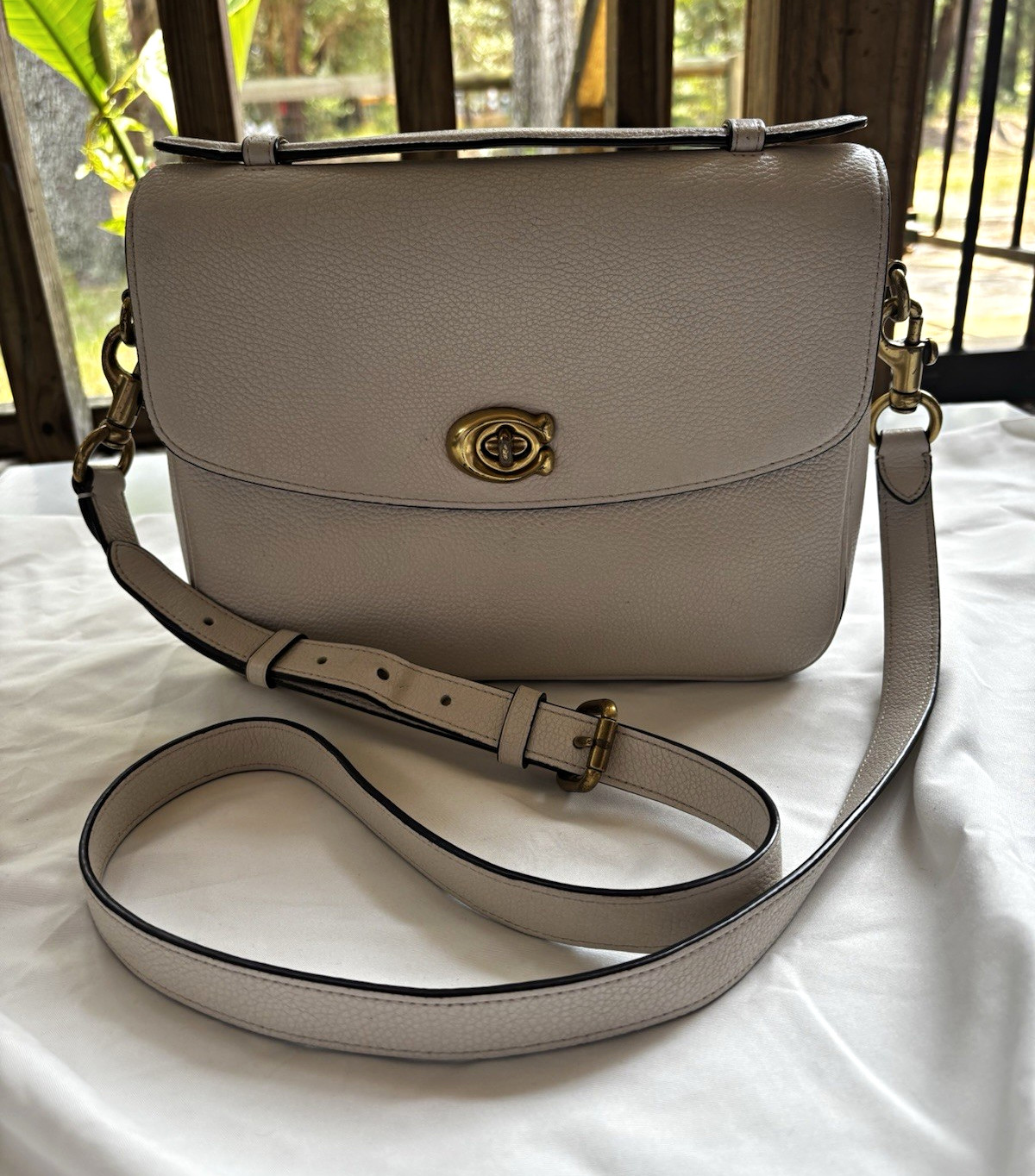 Coach Beige Pebbled Crossbody Bag Turnlock Zip Top Handle Detachable Strap