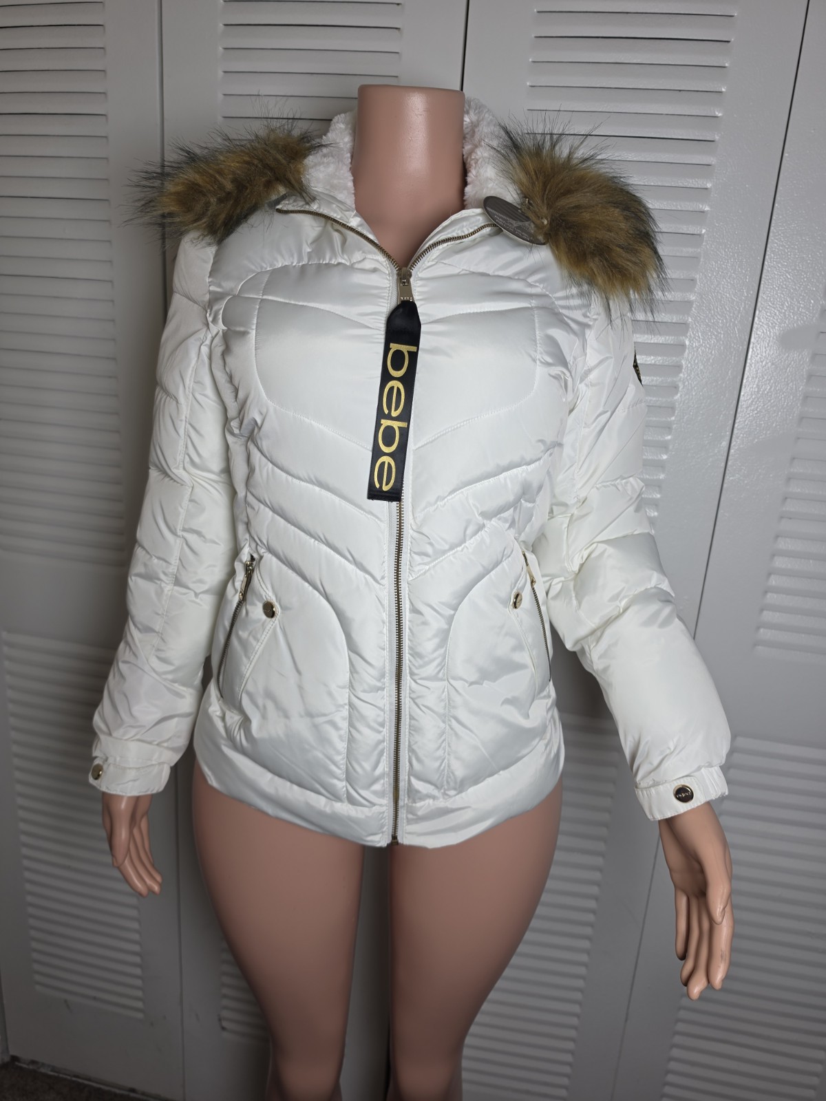 bebe Women’s White Hooded Puffer Jacket Zip Faux Fur Trim Lined Pockets S/P