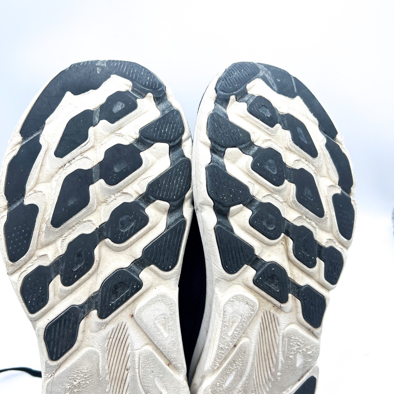 Hoka One One Clifton 9 Mens Size 10.5D Black White Running Shoes 1127895 BWHT
