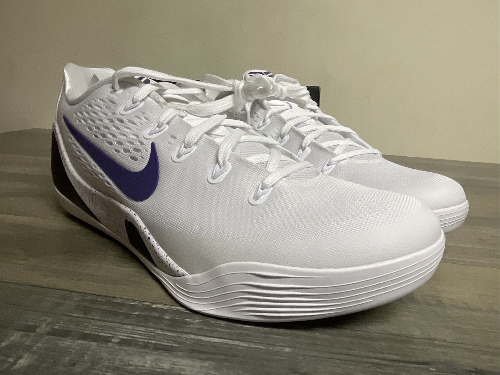 Nike Kobe 9 Elite Low EM Protro White Court Purple IH1401-100 Men’s Size 8 NEW