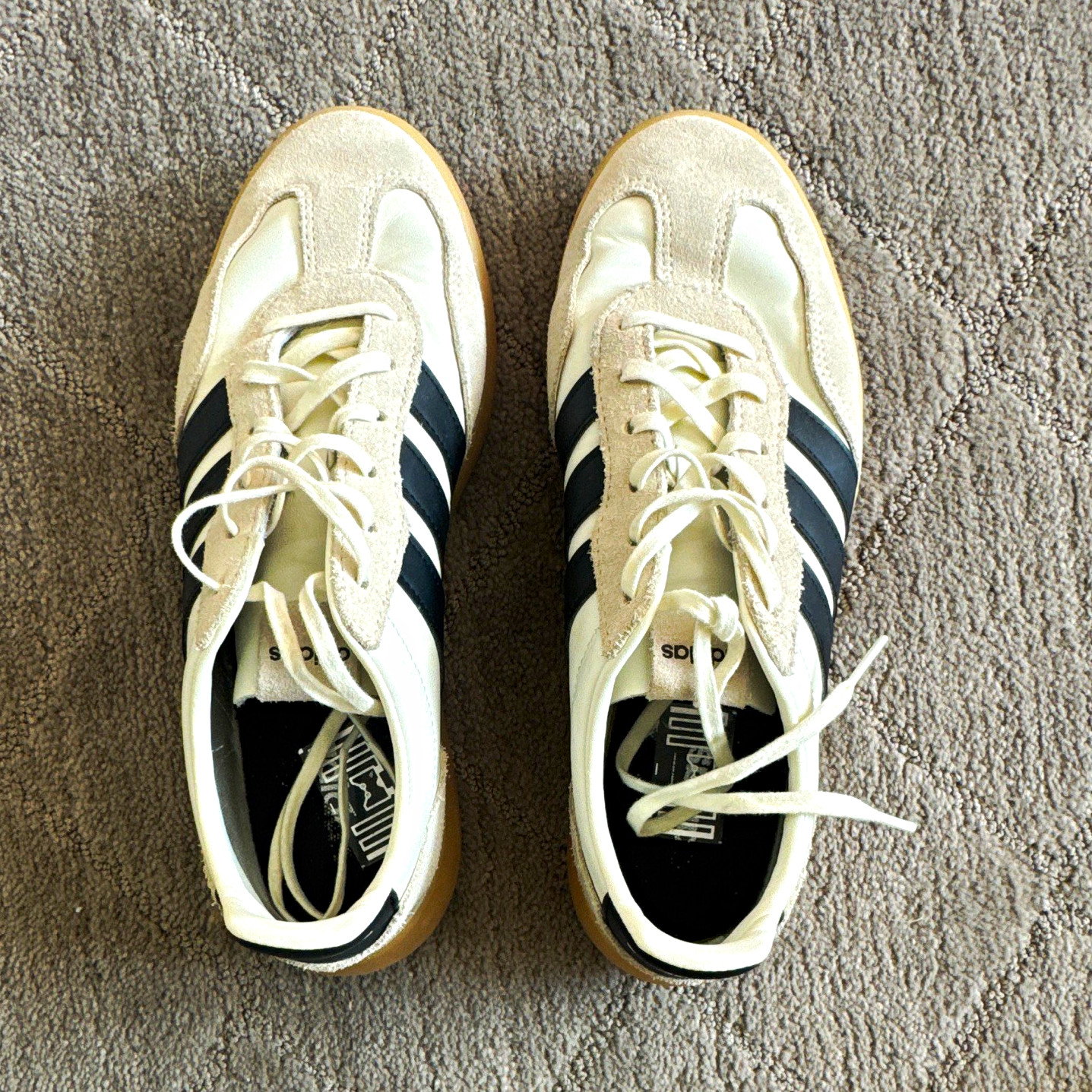 adidas Samba OG Men’s Low Top Lace-Up Sneaker White Black Gum Sole B75806