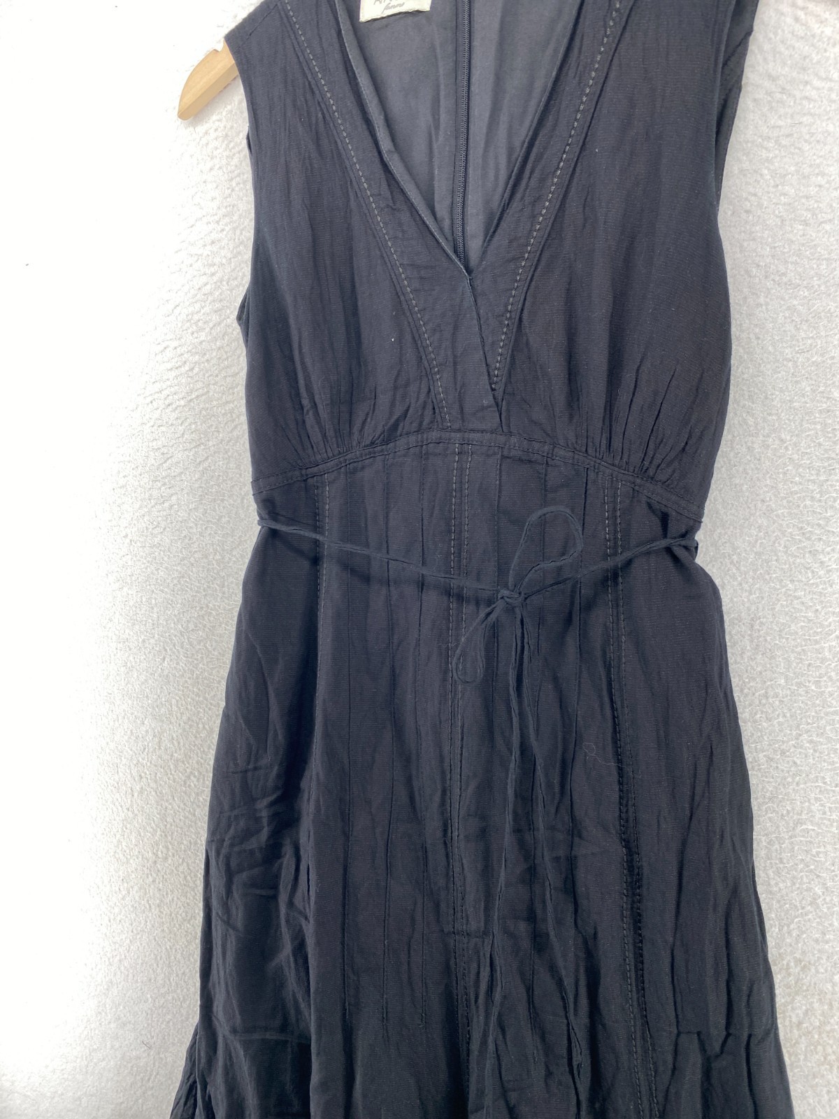 APANAGE Dress 6 Cotton Metallic Crinkle V-Neck Sleeveless Back Zip Tie Black