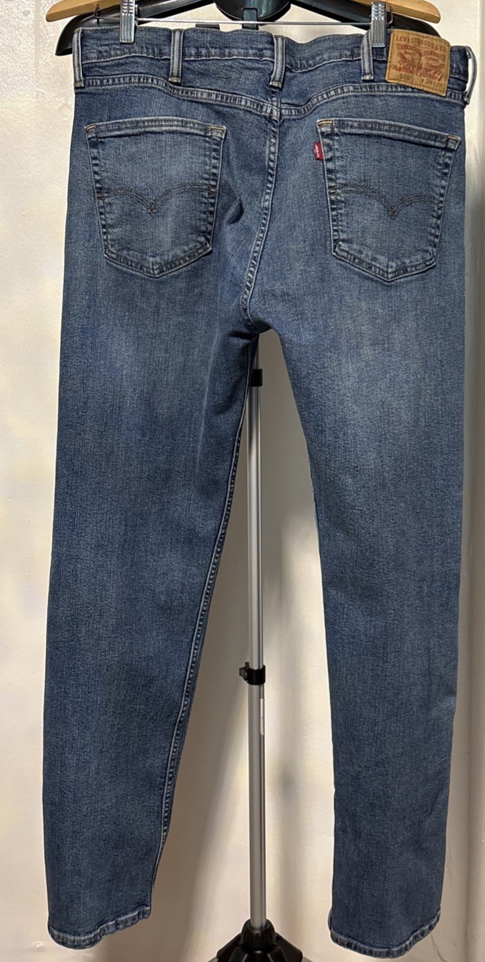 LEVIS 505 Men’s Jeans Size 38 x 34 Med Wash Blue Denim Relaxed Fit Straight Leg