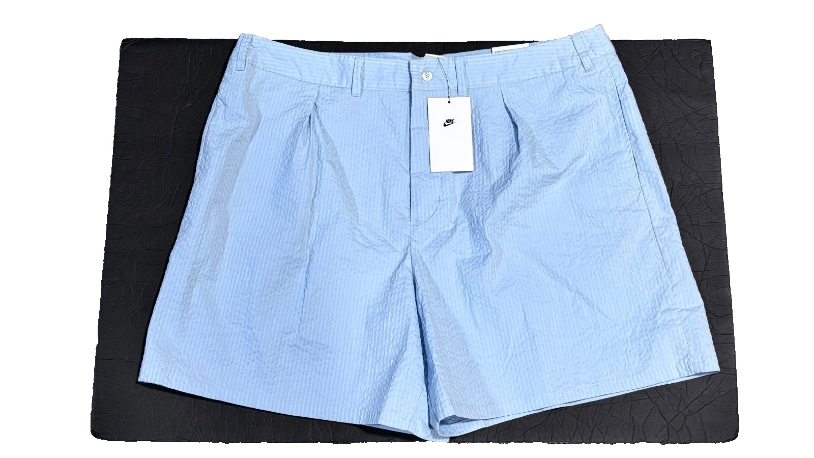 NIKE SPORTSWEAR STANDARD-FIT, MID THIGH LENGTH 6″ INSEAM MENS’ SHORTS SIZE: 36