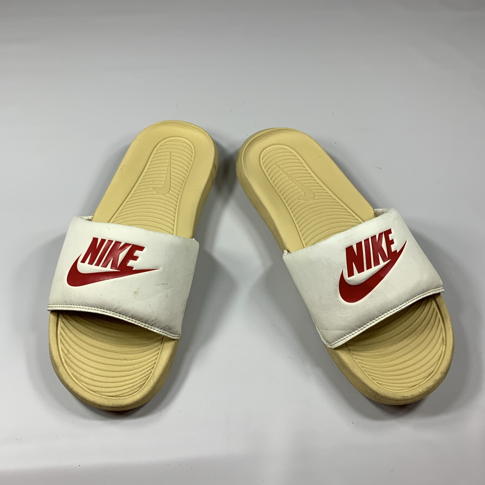 Men’s Nike Victori One Slide, Summit White/Sesame/University Red Sz 8 CN9675-107