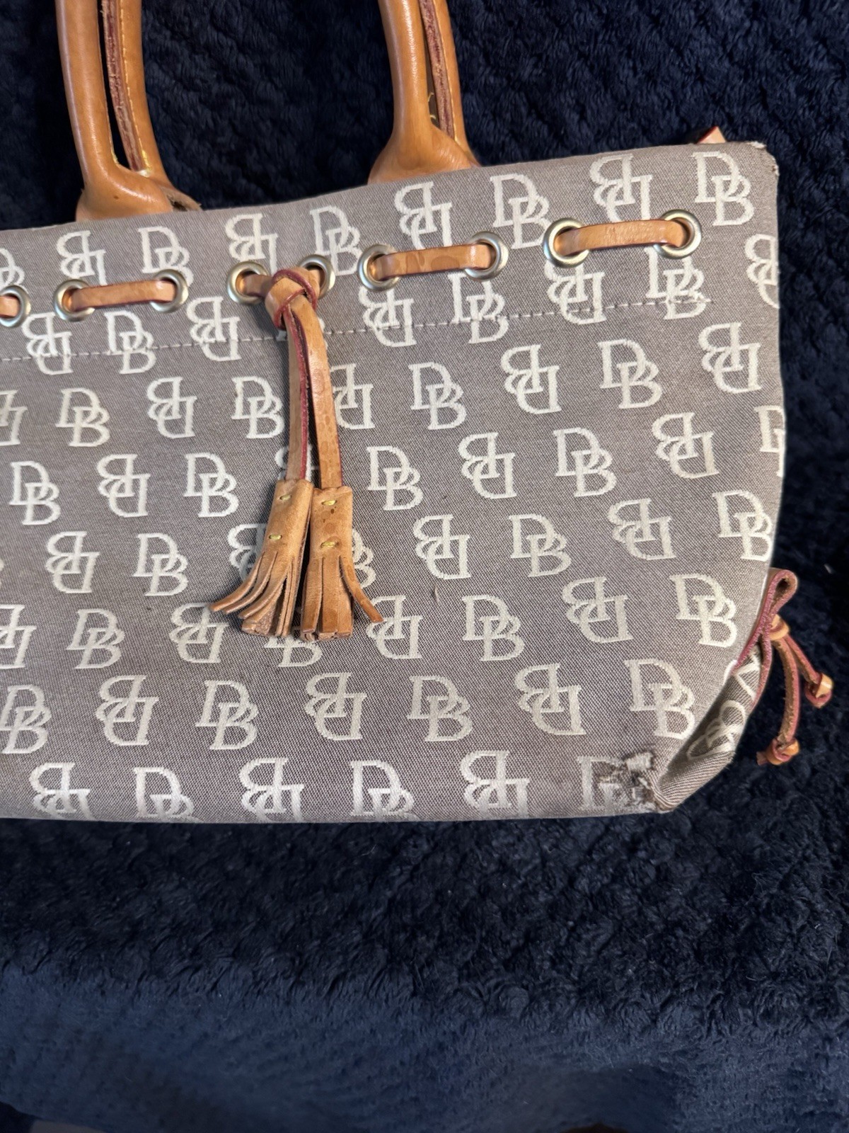 dooney and bourke crossbody leather