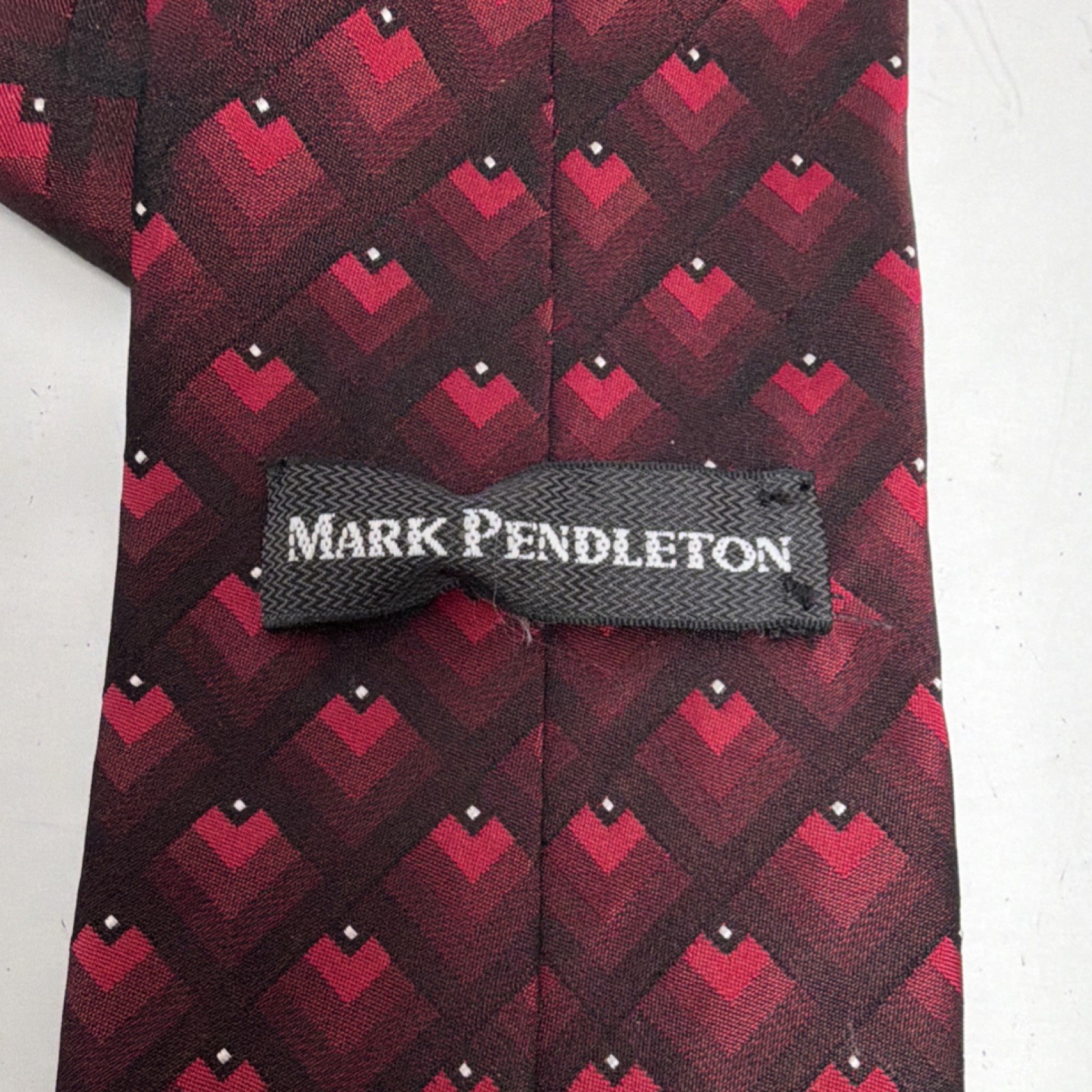 Mark Pendleton Men’s Red Black Silk Geometric Tie Classic Size 57-60″ x 3.5″ 044