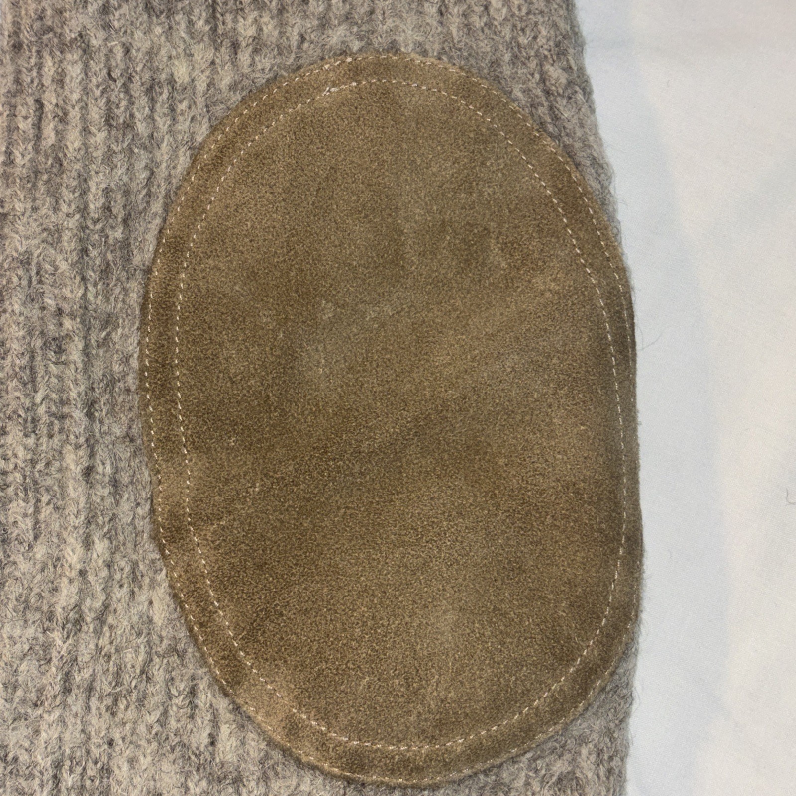 Peregrine Sweater Men’s Medium Suede Shoulder Elbow Patches England Wool Knit