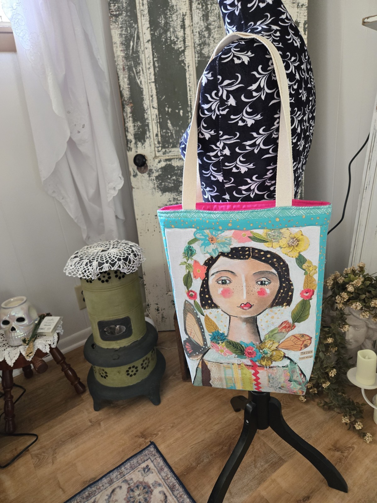 Multicolor art floral tote bag – quilted, pink lined, beige handles