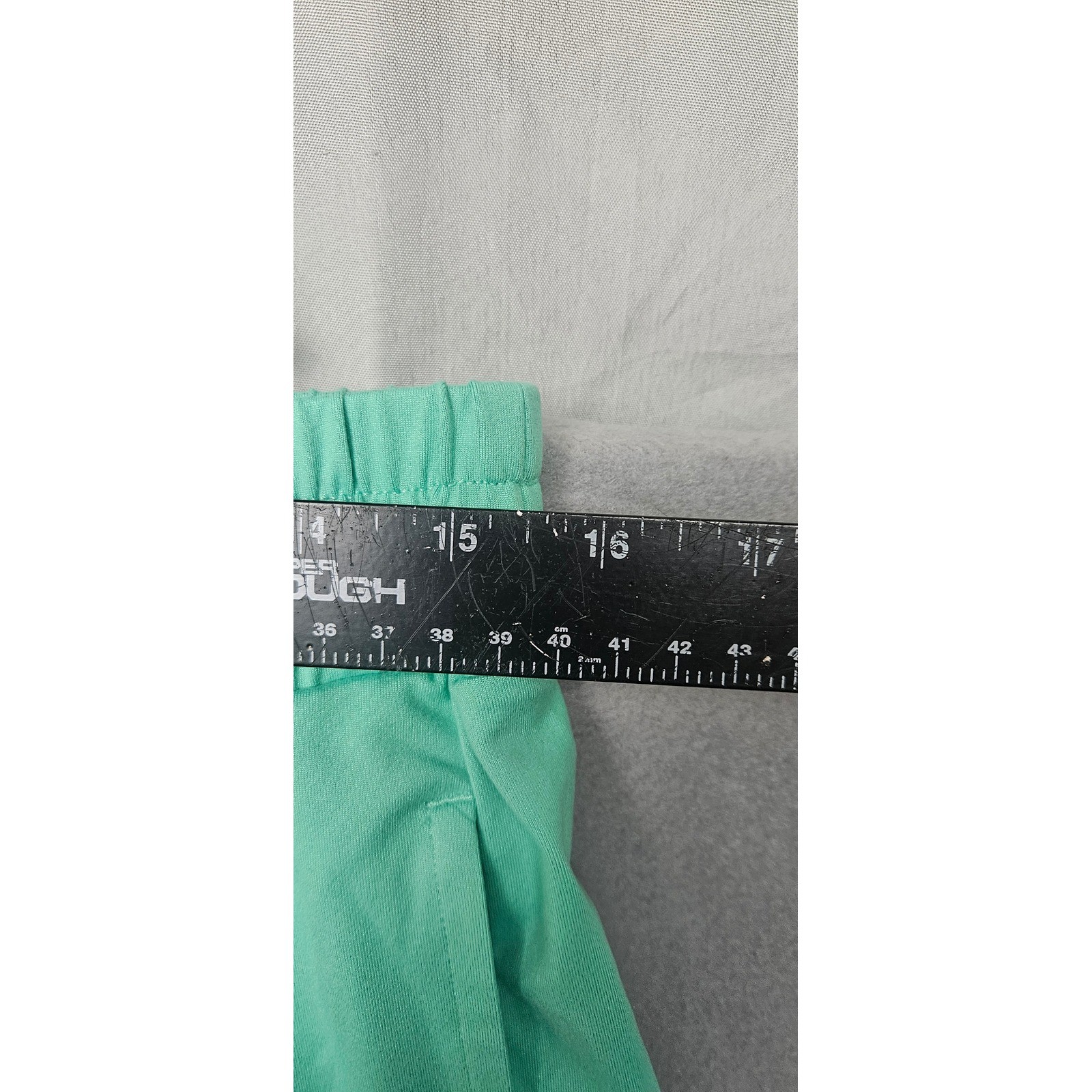 Xersion Womens Spearmint Ice Green Athletic Shorts Size M 4 Inch Inseam Pockets