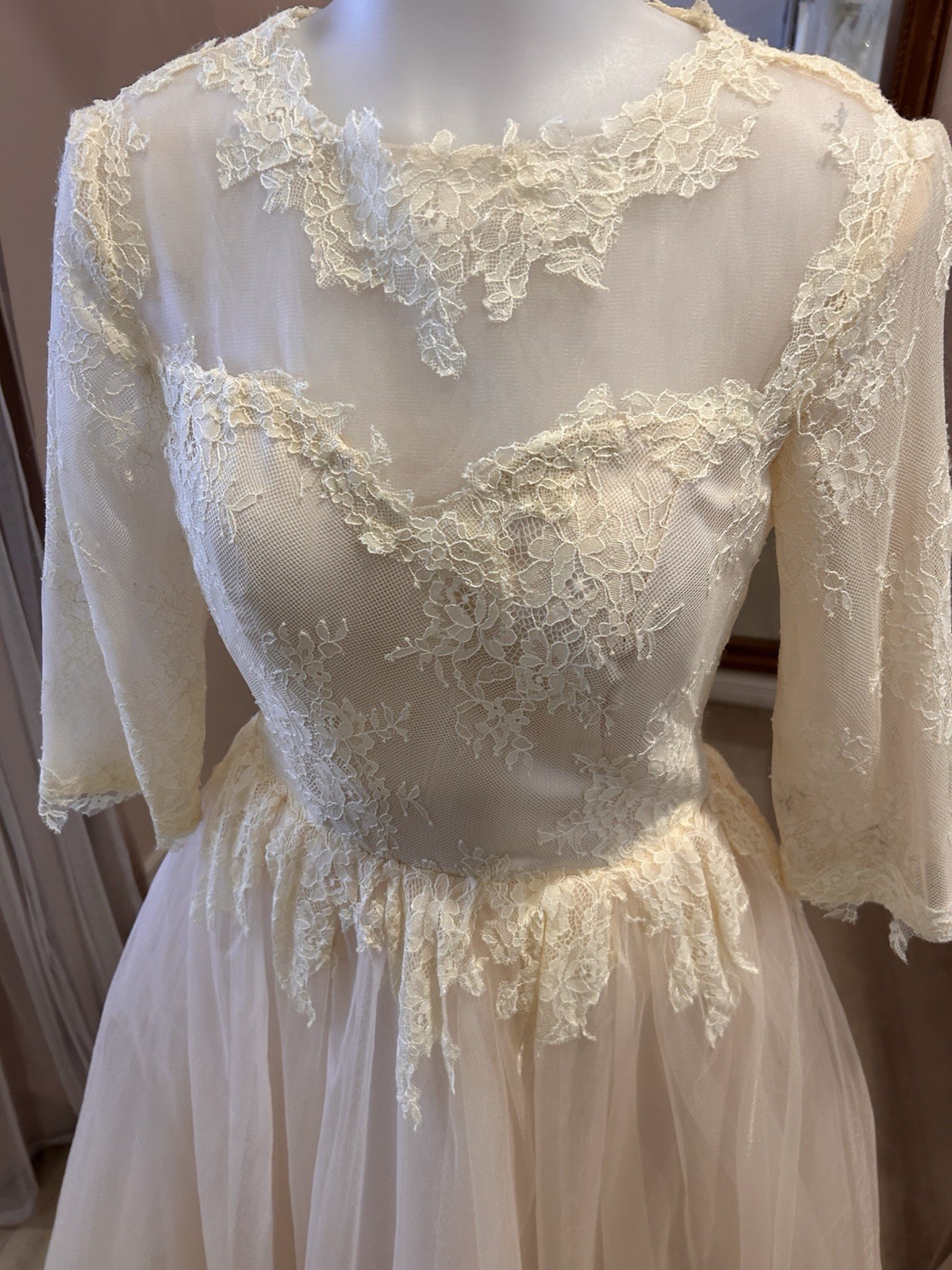 Ivory Lace A-Line Tea-Length Wedding Dress Illusion Neck 3/4 Sleeve Zipper