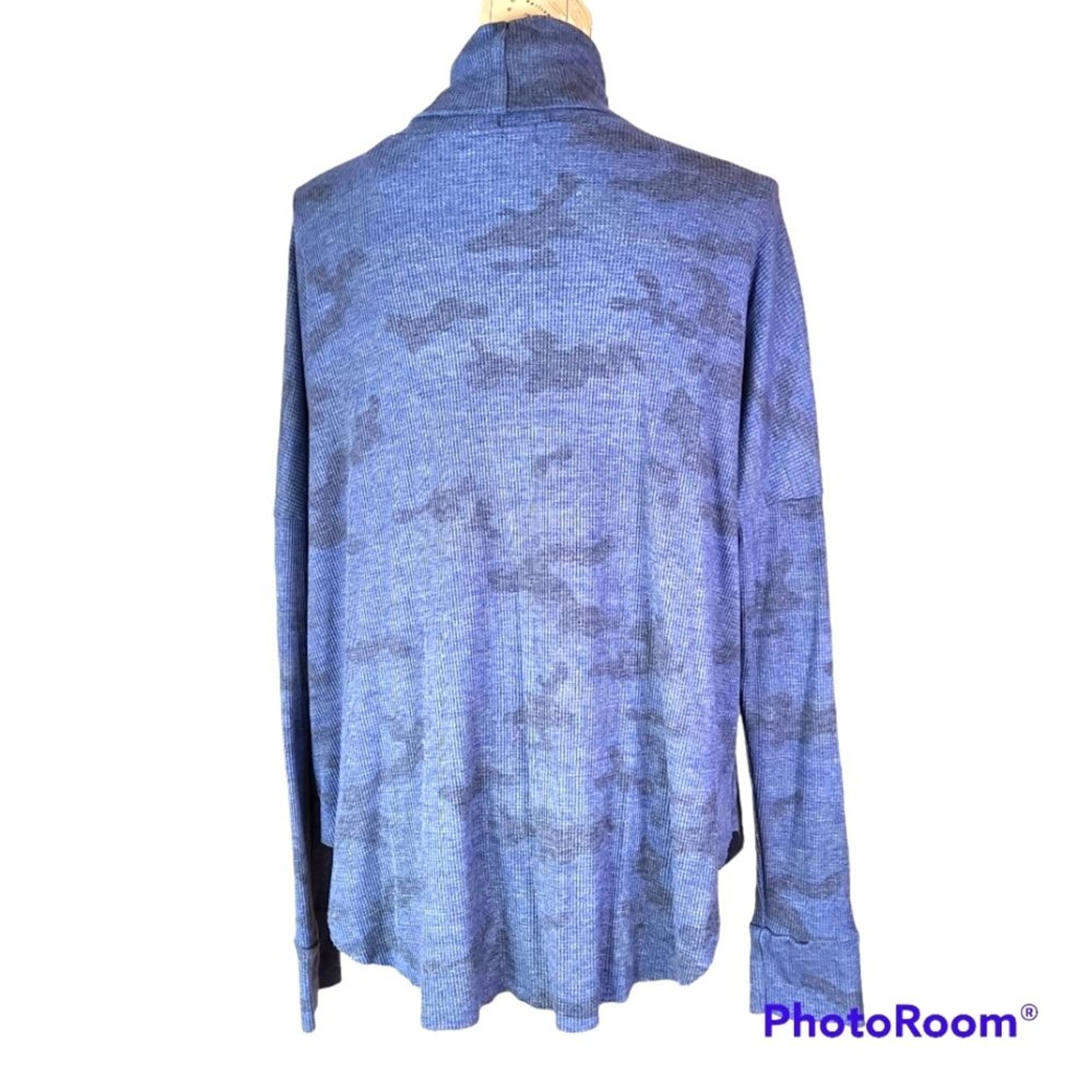 NWT Michael Stars Marcy Size Large Blue Camo Thermal Turtleneck Top Casual Layer