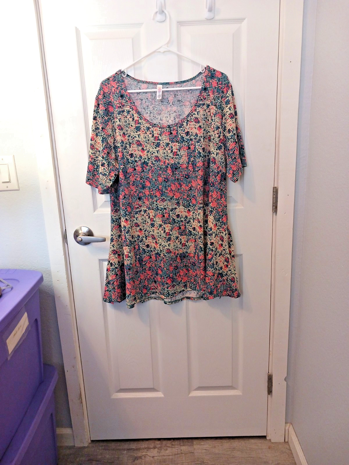 LuLaRoe Pefect T 2XL Multicolor Floral print HI-LOW STYLE WOMEN`S TOP
