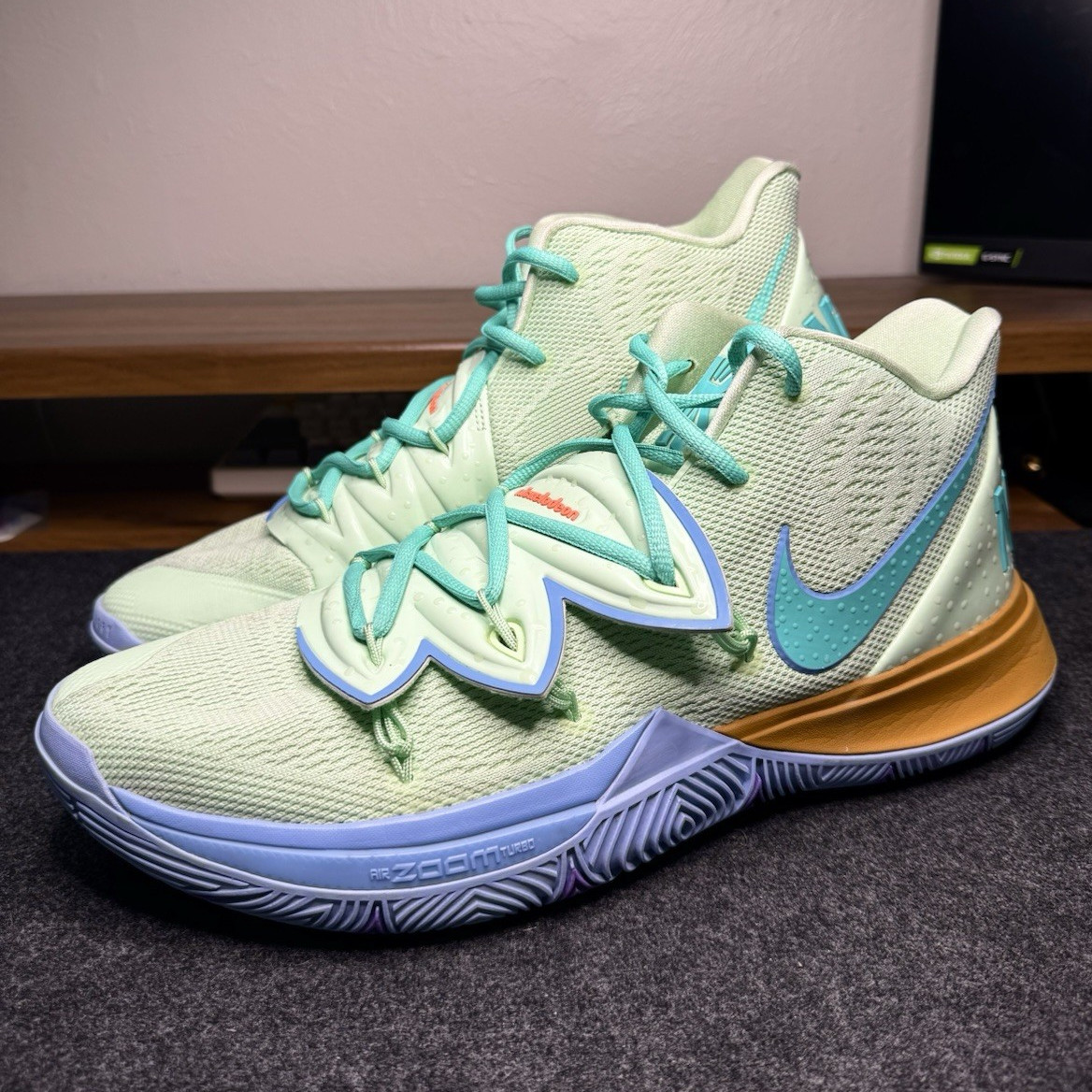 Nike Kyrie 5 Men’s Basketball Shoes Lace-Up Squidward Nickelodeon