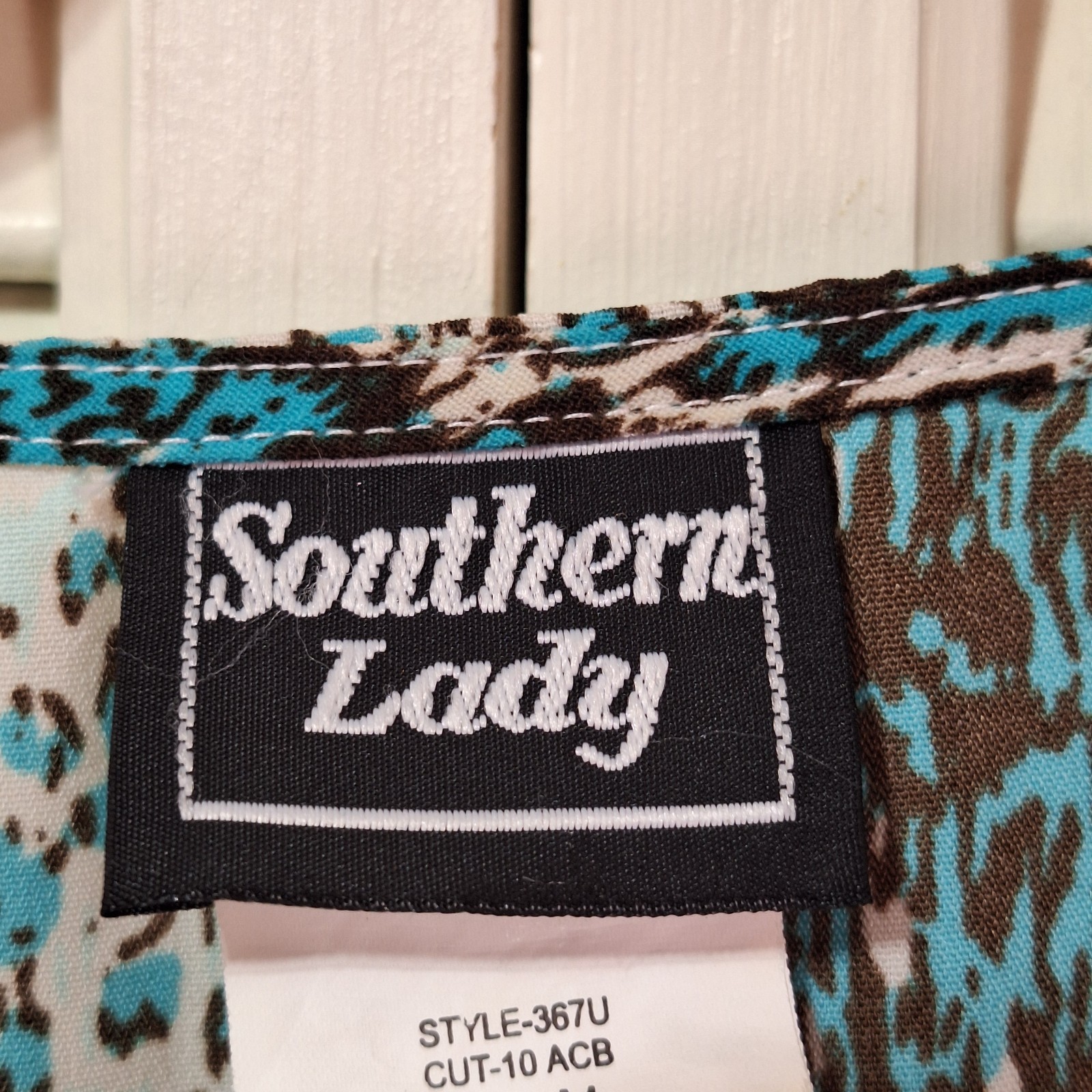 Southern Lady Womens Size M Cap Sleeve Pullover Top Blouse Blue Animal Print