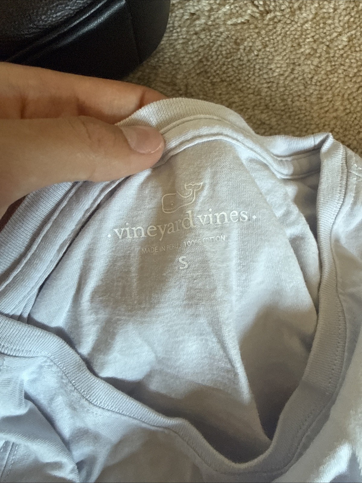 Light Purple Vineyard Vines T Shirt With Whale Design Small S