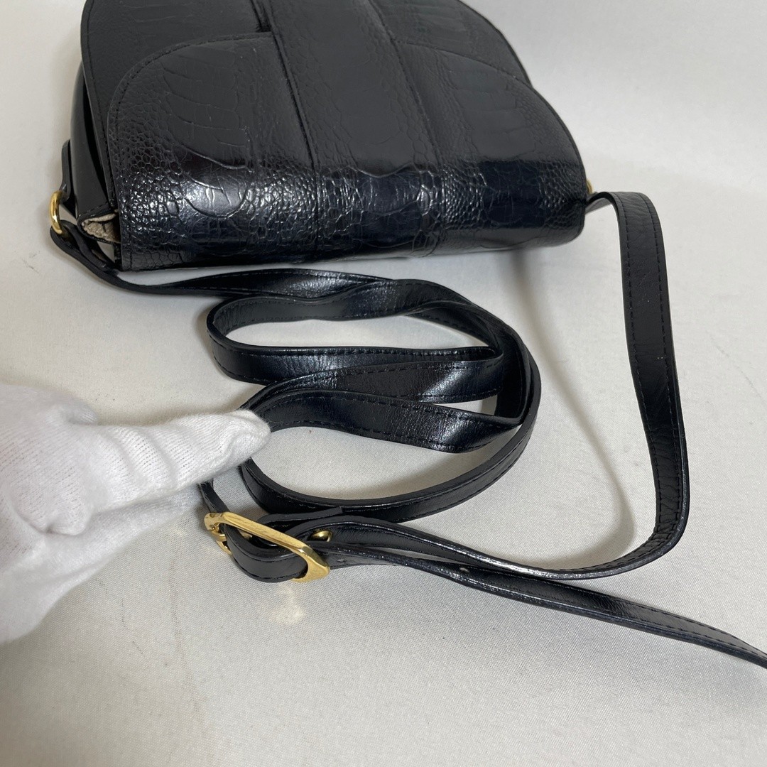 Yves Saint Laurent Shoulder bag Black lizard embossed Size: W:5.5 × H:5.1 in.