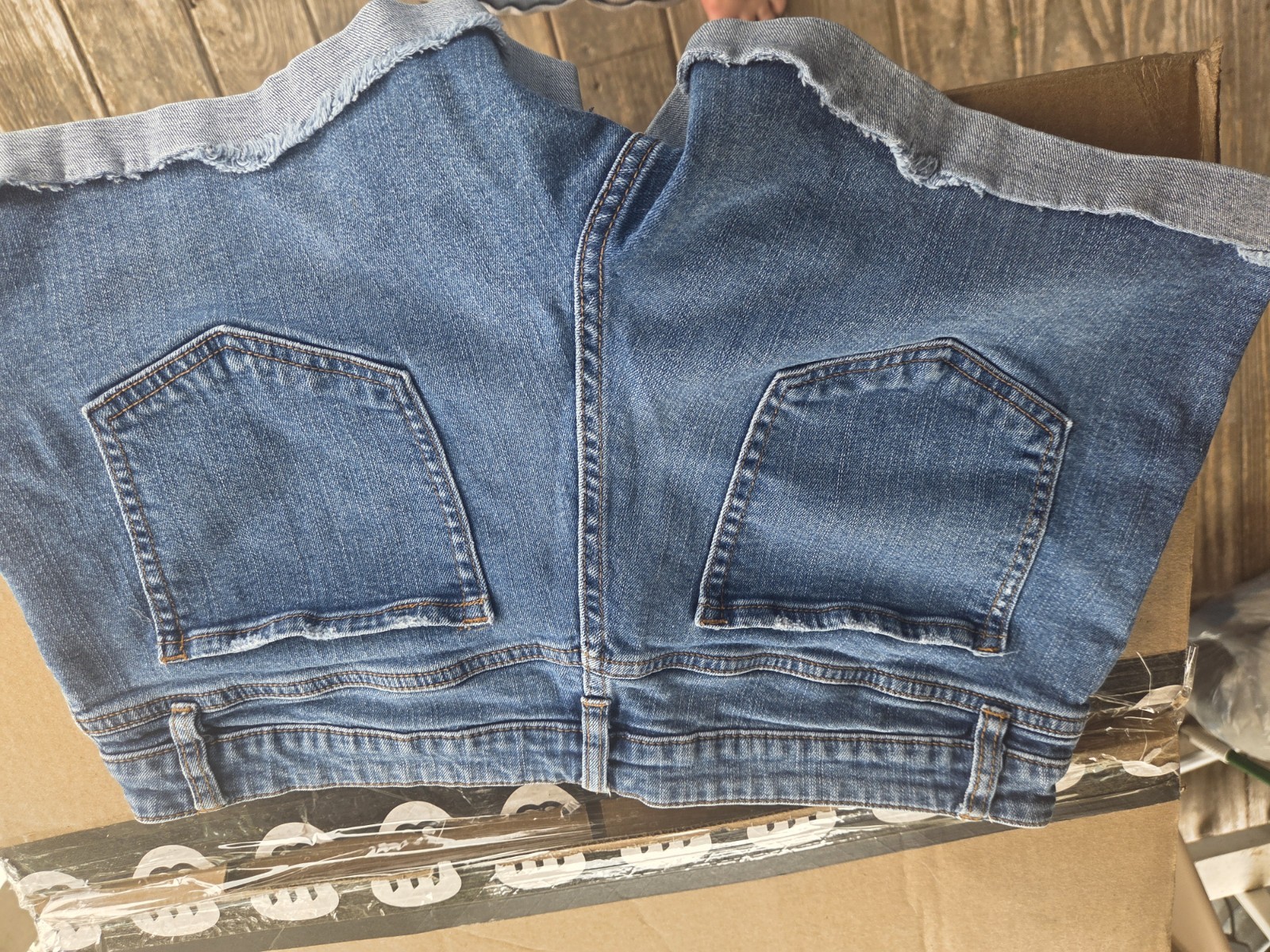 a.n.a Women’s Blue Denim Cut Off Shorts Size 31/12 Cotton Spandex 5-Pocket