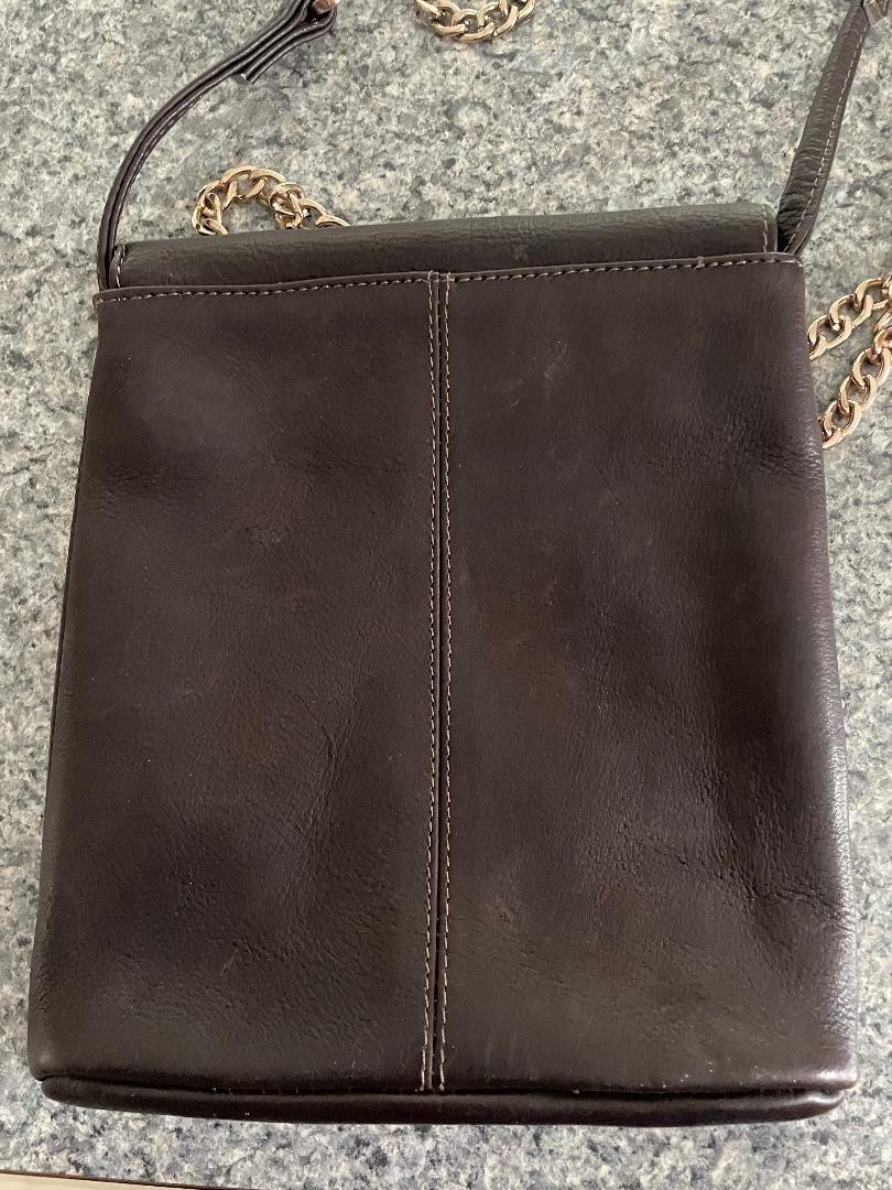Le Donne Leather Bag~Dark Brown~Simple Flap Over~Crossbody w/Gold Chain “Strap”