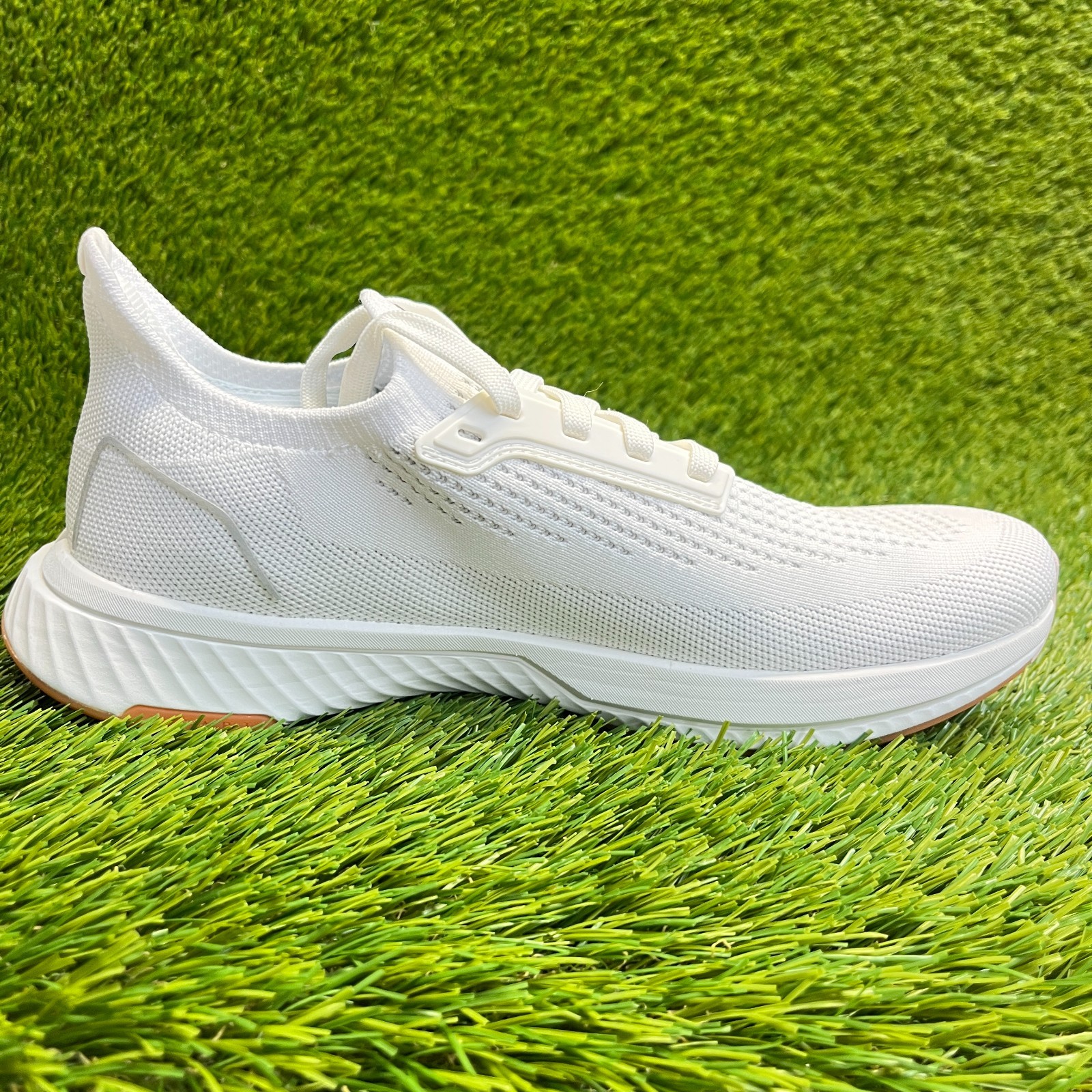Flux Adapt Runner White Gum Mens Size 8 Womens Size 9.5 Running Athletic Shoes