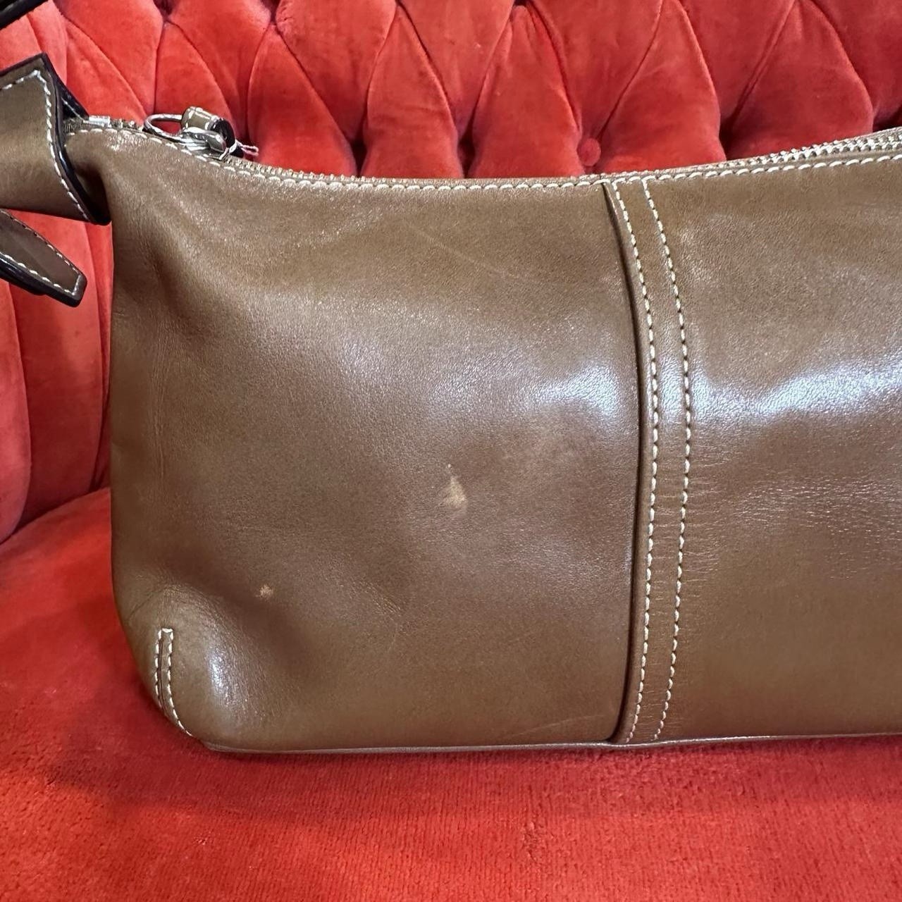 Vintage early 2000s Coach light tan brown leather w/ silver tone hardware 9564