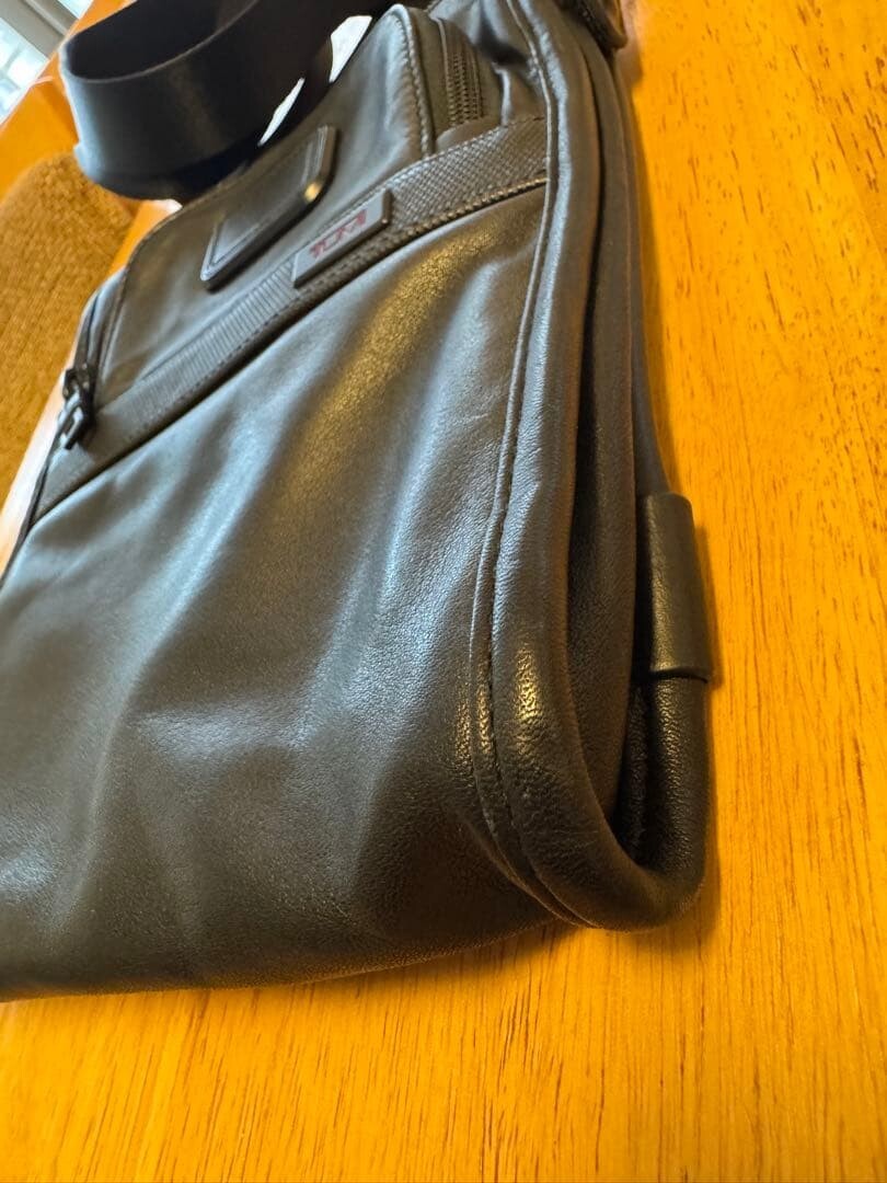 TUMI Alpha 2 Leather Travel Pocket Shoulder Bag Black 92110D2 Men’s Zip Pouch