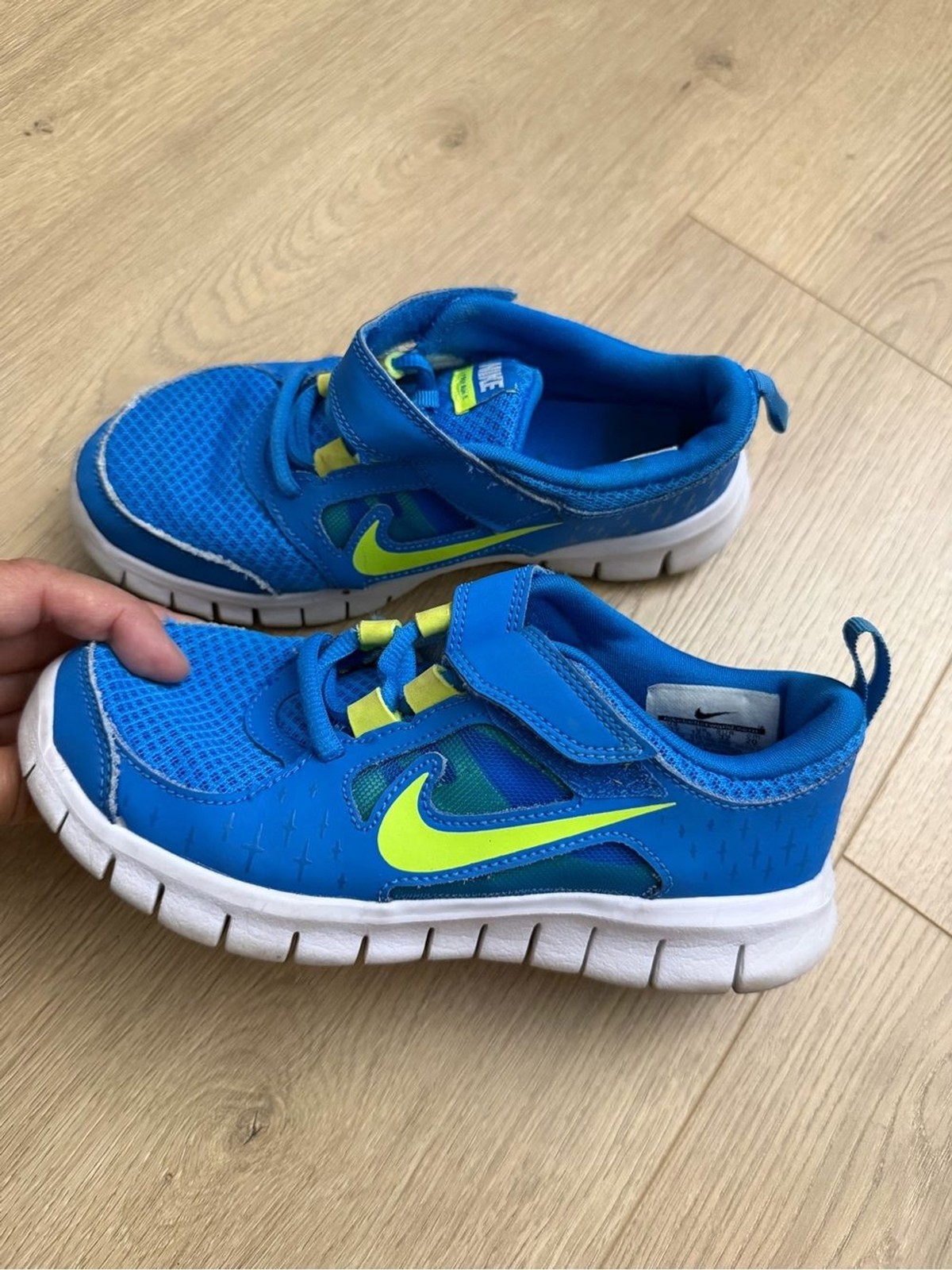 Nike Kids’ Blue & Lime Lightweight Running Shoes size 1 youth