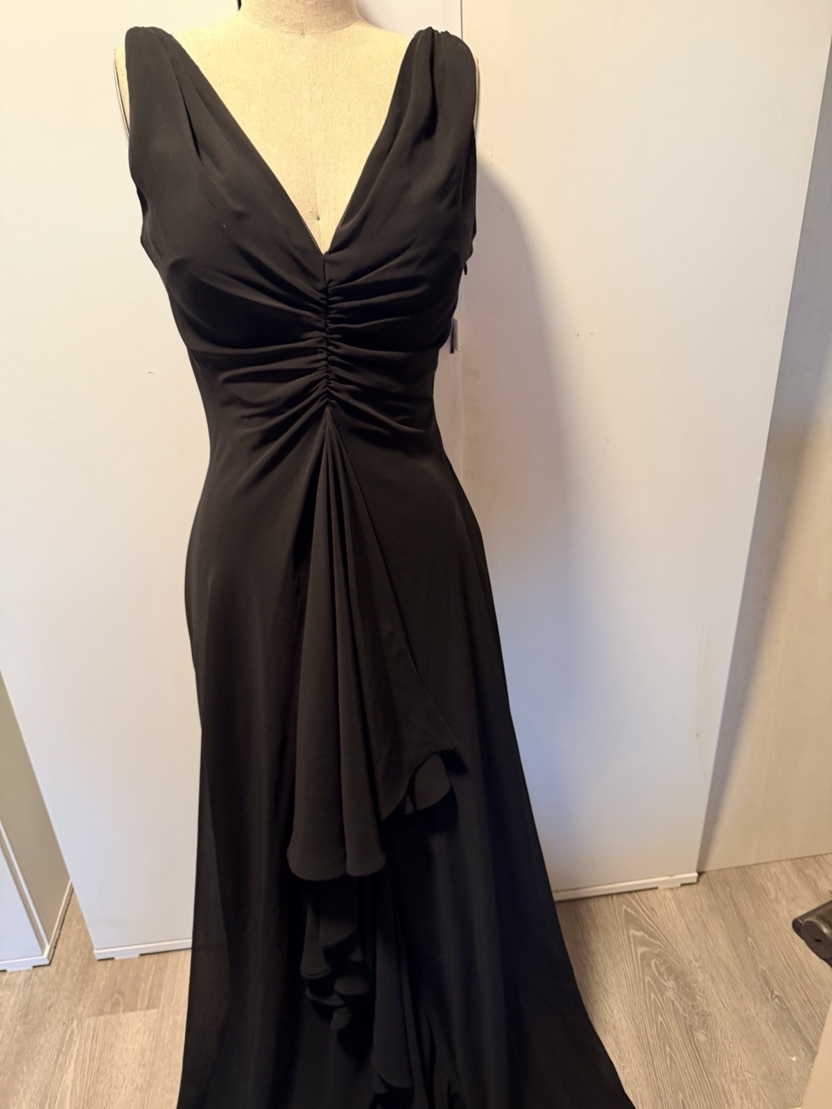 JS Boutique Black Chiffon V-Neck Sleeveless Ruched Ruffle Long Gown 6 flawed