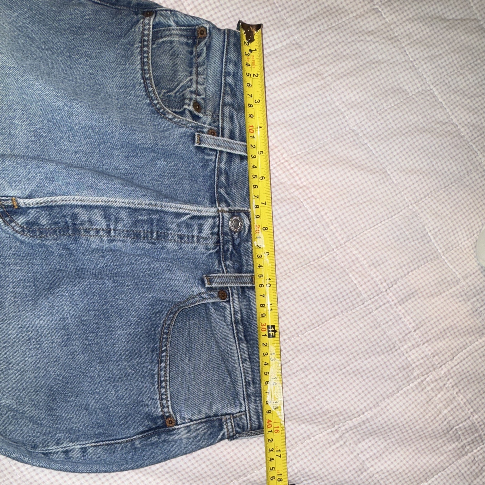 Vintage 1999 Levi’s Men’s Blue Denim Jeans Straight Fit Button Fly size 33X34