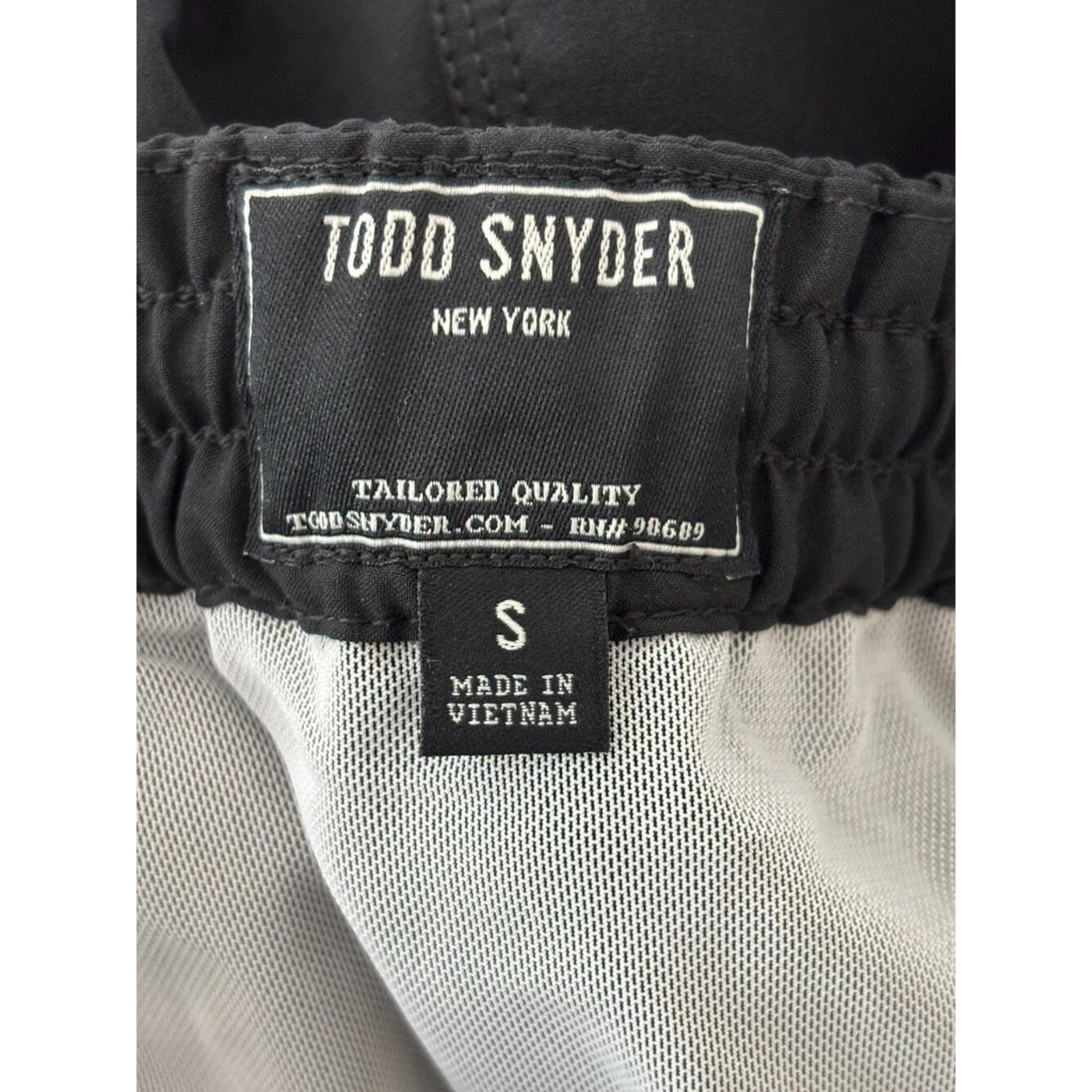 NEW TODD SNYDER Solid Weekend 5″ Swim Shorts in Pitch Black MEN’S SMALL
