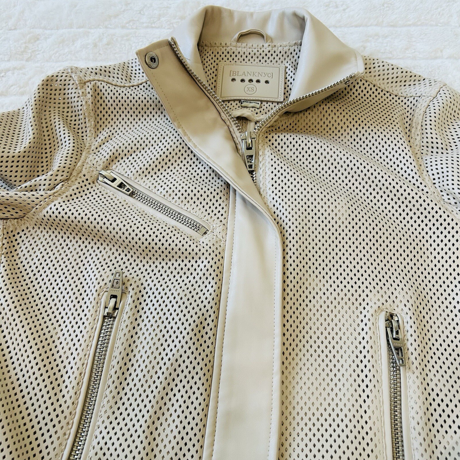 Blank NYC Imelda Cream Perforated Vegan Leather Moto Zip Jacket Womens Sz XS