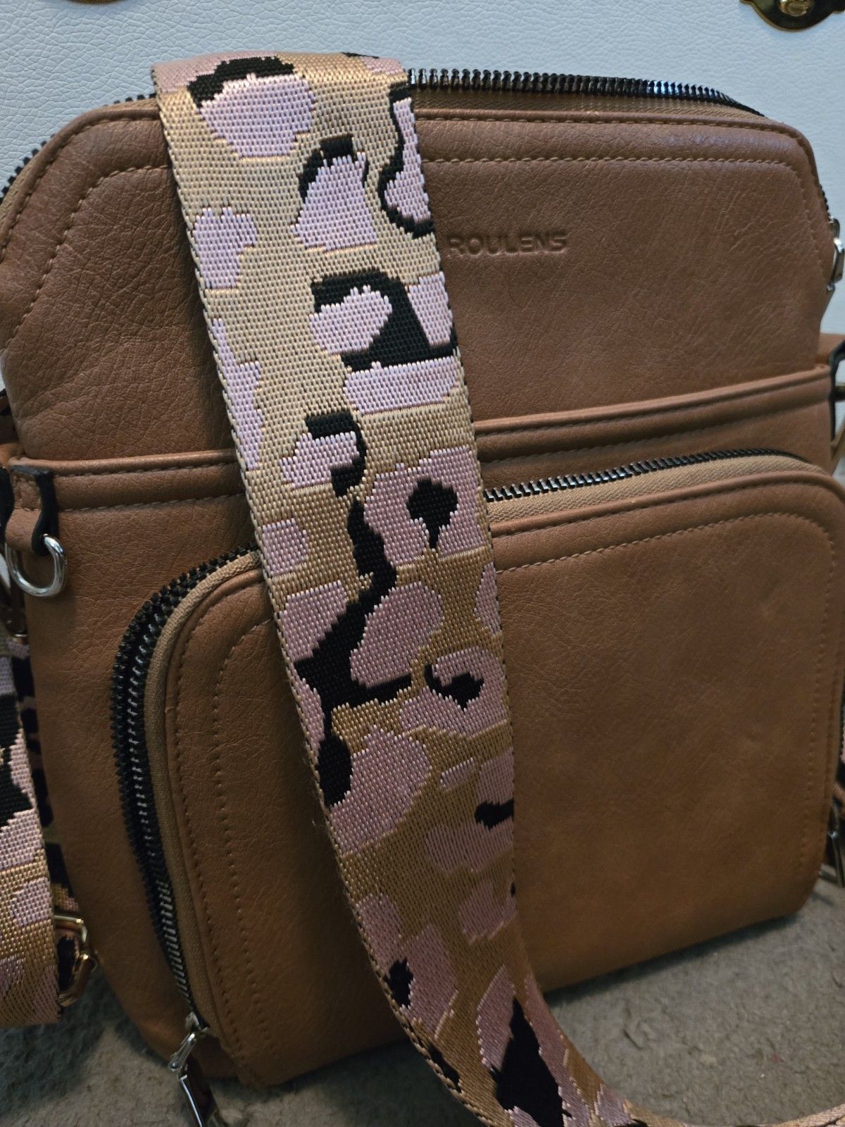 ROULENS Brown Shoulder Bag Adjustable Strap Zipper Accent Classic Casual Women