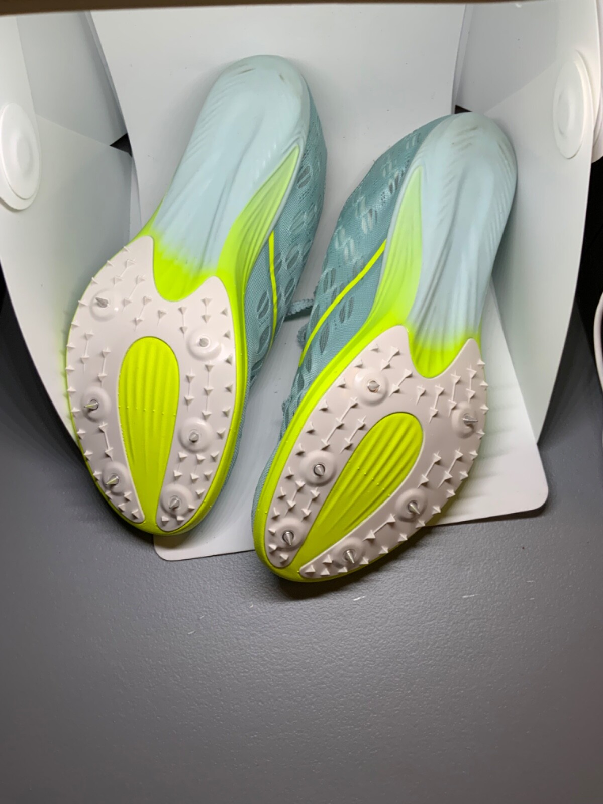 Brooks UNISEX ELMN8 V7 Running Shoe NWOB Size Varies From 9 To 13 Cleats