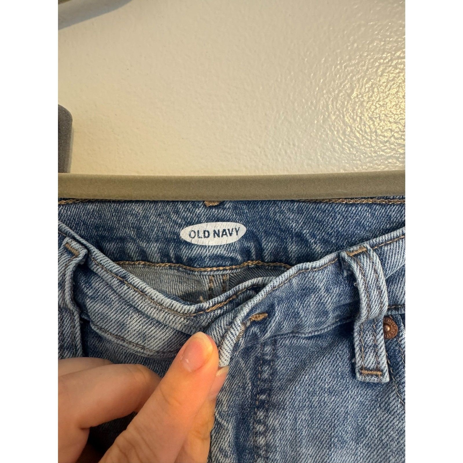 Old Navy Women’s Jeans Size 8 Light Wash Straight Leg Raw Hem Denim