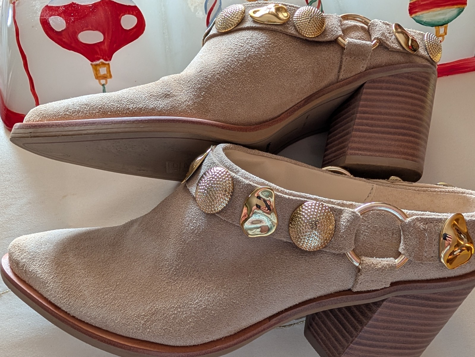 Dolce Vita Kanyon Mule Womens 7 Tan Beige Suede Gold Metal Mule Made in Brazil.