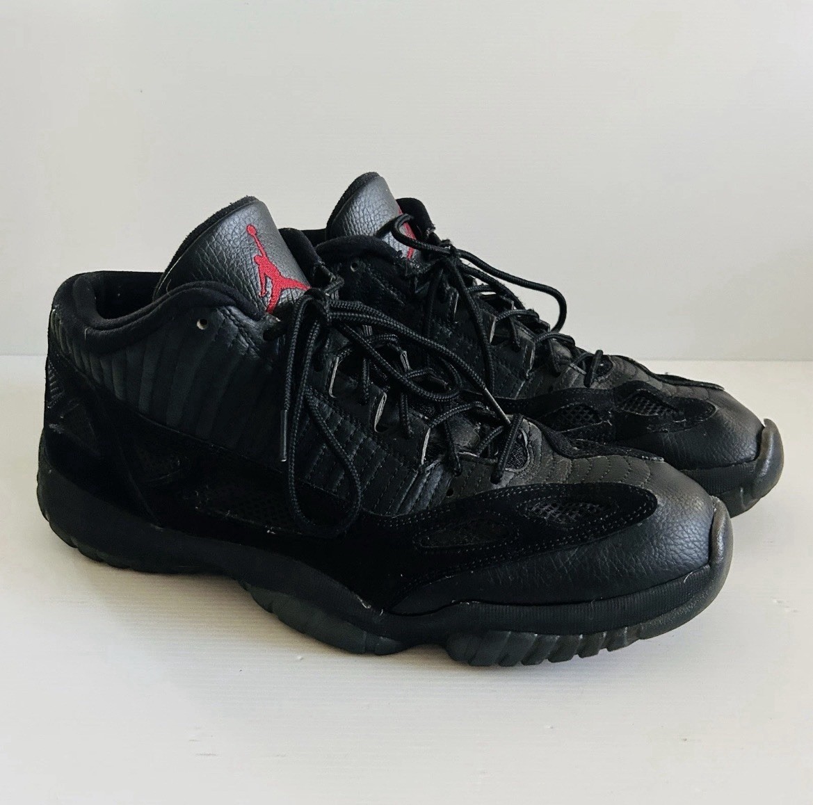 Nike Air Jordan 11 Retro – Low IE Referee Black True Red Size US 13 – 306008-003